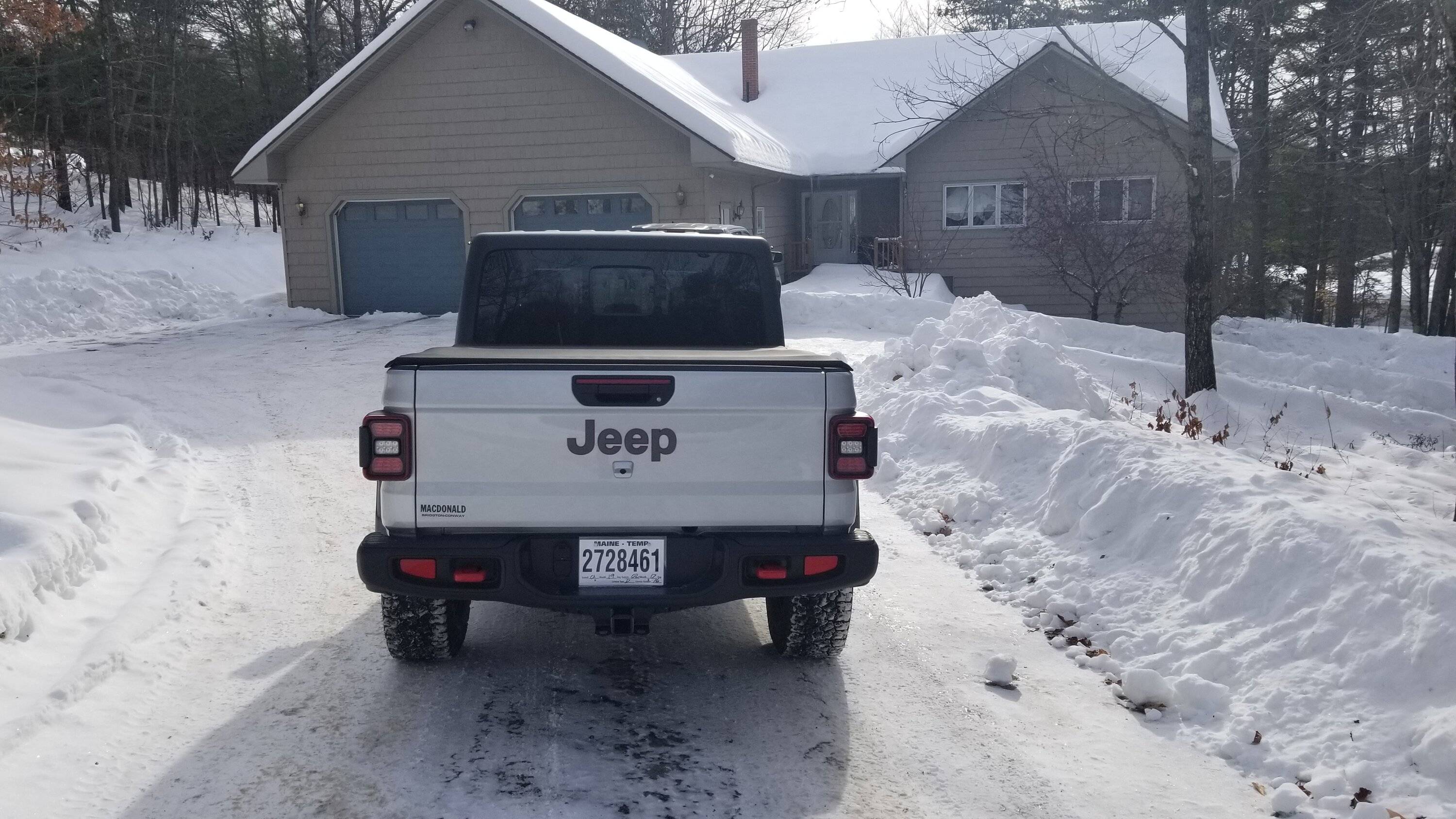 Jeep Gladiator It's Tushy Tuesday! Let's see those rear photos 20240119_125726