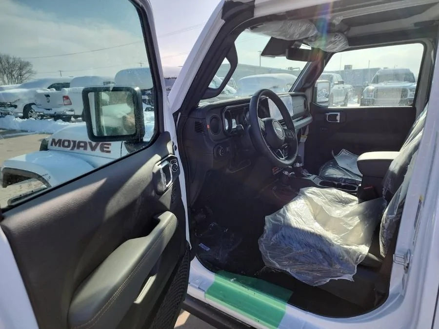 Jeep Gladiator 2024 Gladiator Mojave X Models Now Arriving at Dealers New-2024-Jeep-Gladiator-Mojave-ID6711533593-aHR0cDovL2ltYWdlcy51bml0c2ludmVudG9yeS5jb20vdXBs