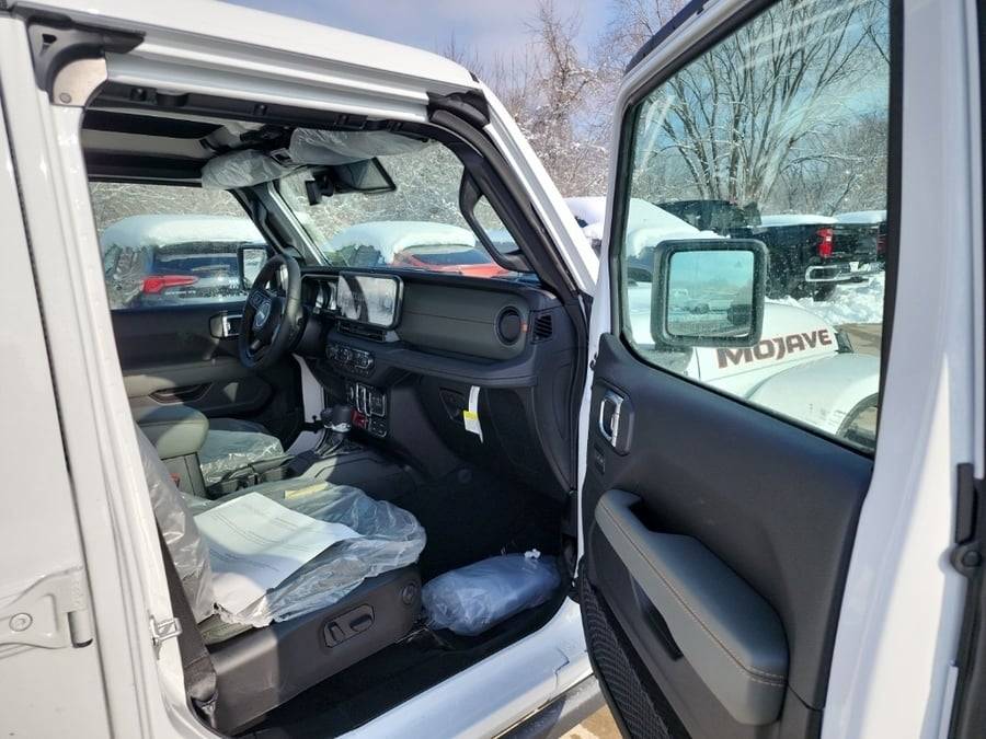 Jeep Gladiator 2024 Gladiator Mojave X Models Now Arriving at Dealers New-2024-Jeep-Gladiator-Mojave-ID6711533599-aHR0cDovL2ltYWdlcy51bml0c2ludmVudG9yeS5jb20vdXBsb