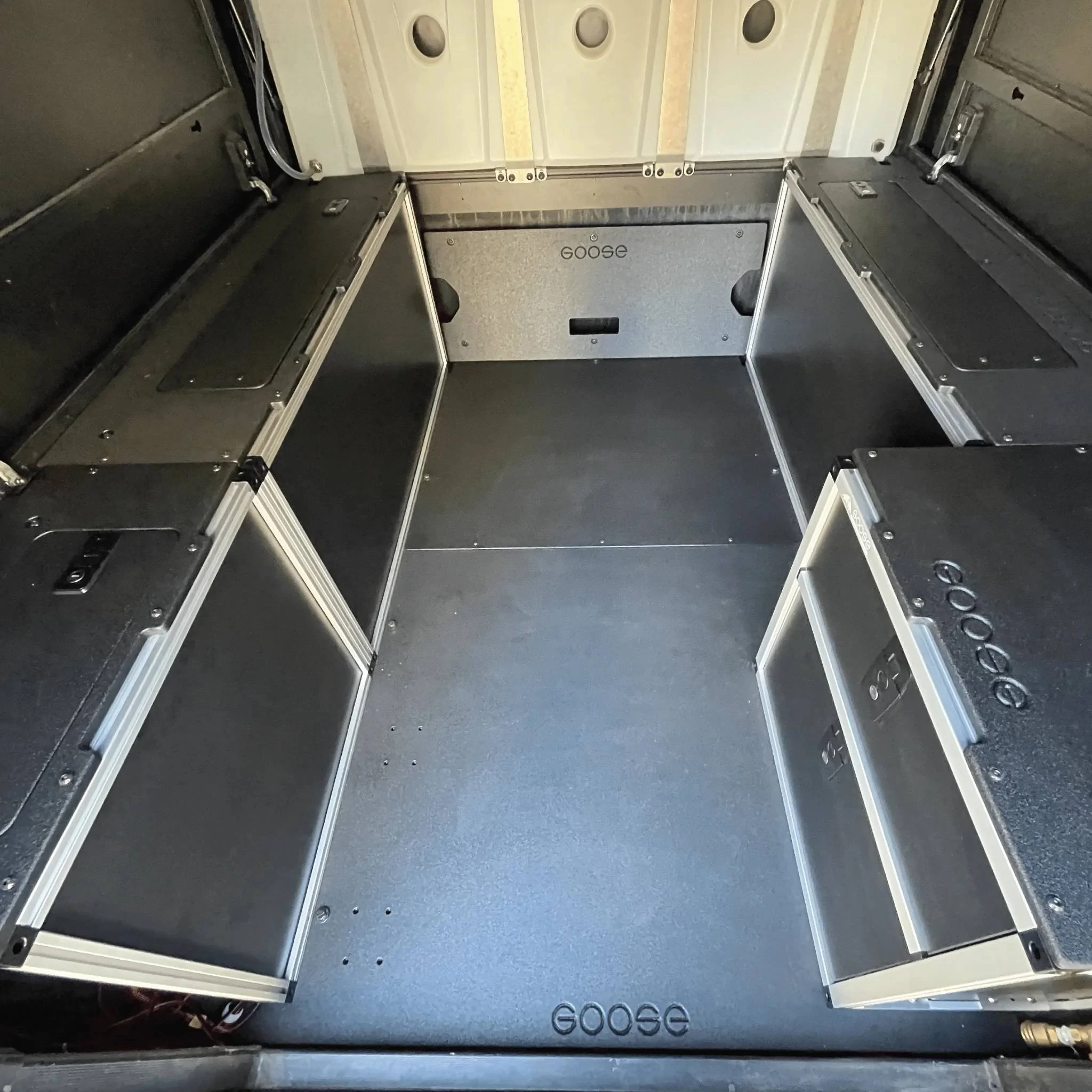 Jeep Gladiator Goose Gear Bedplate alu-cab-canopy-camper-v2-jeep-gladiator-2019-present-jt-bed-plate-system-5-bed-775800 copy