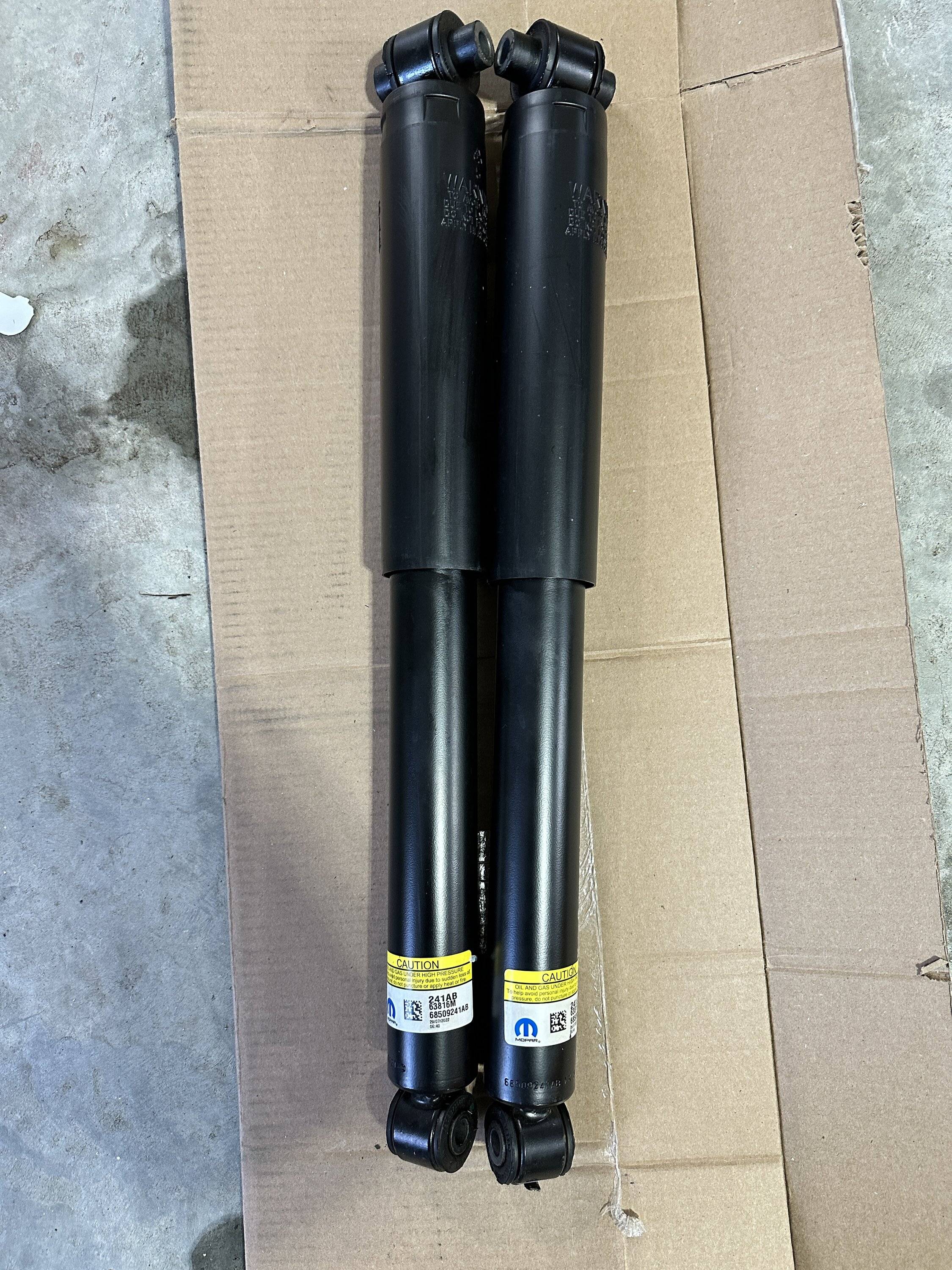 Jeep Gladiator WTS used 22 Gladiator front shocks IMG_1546