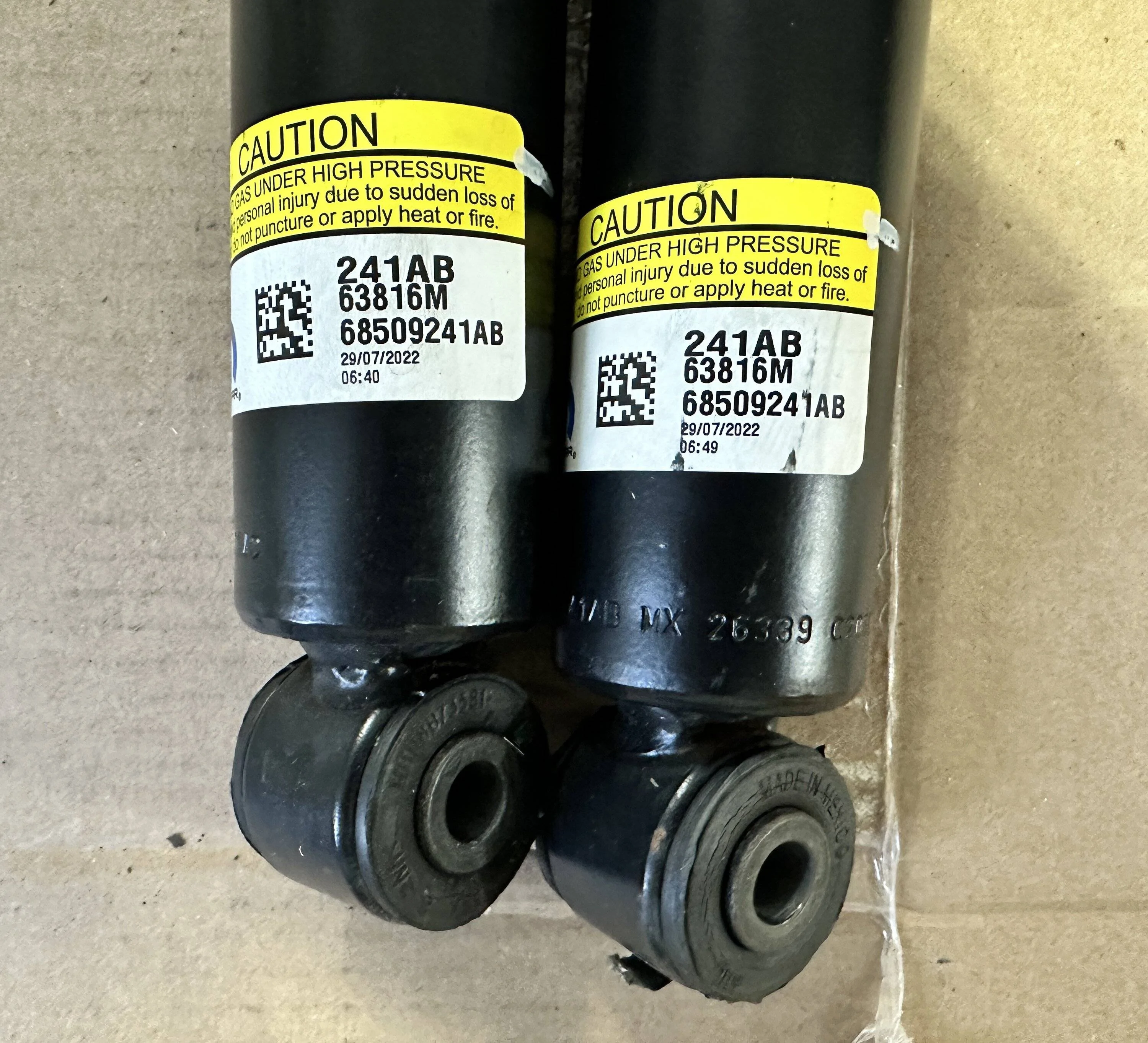 Jeep Gladiator WTS used 22 Gladiator front shocks IMG_1548