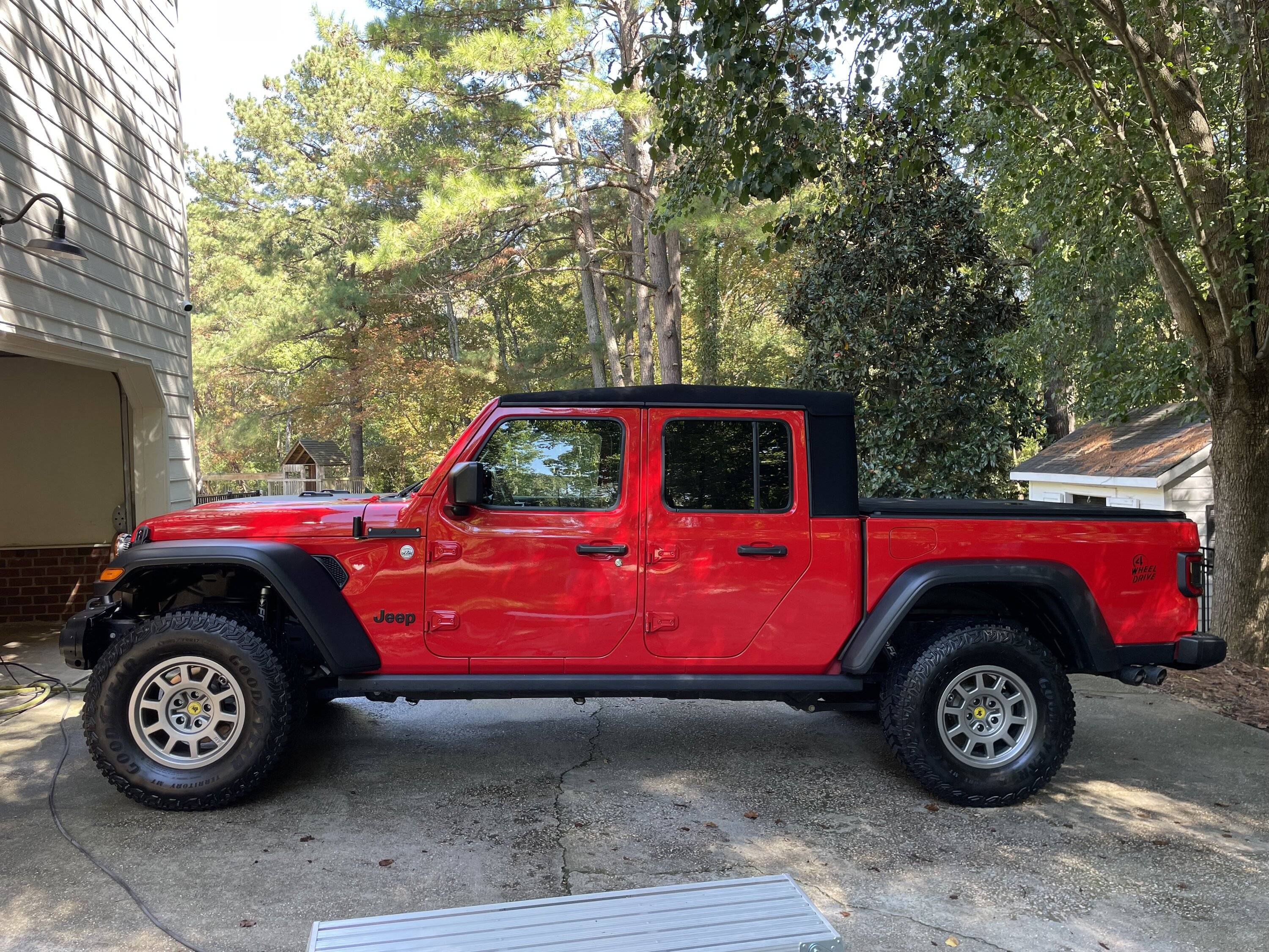 Jeep Gladiator Black is played out, let's see some colored rims IMG_8819