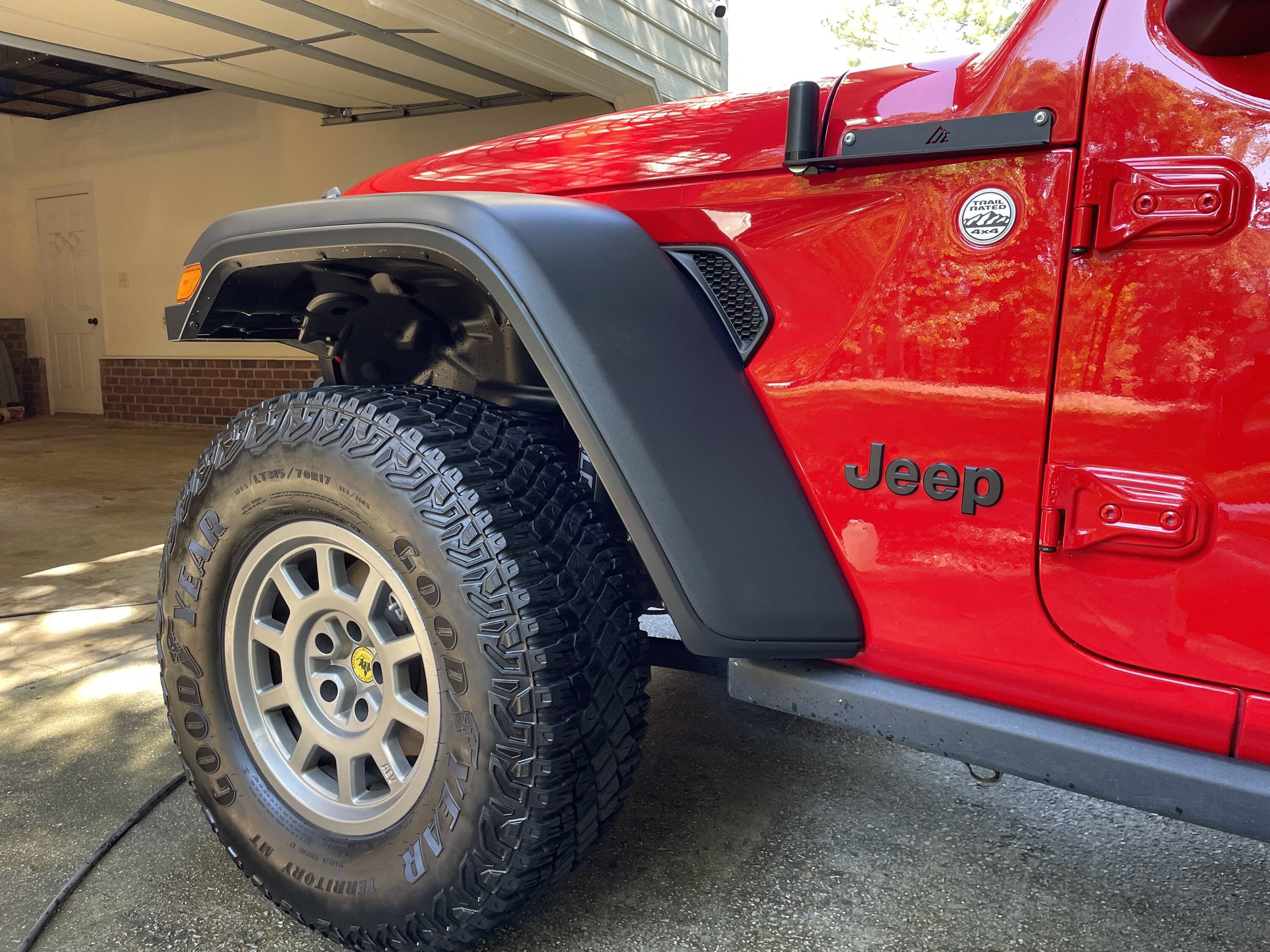 Jeep Gladiator Black is played out, let's see some colored rims IMG_8821