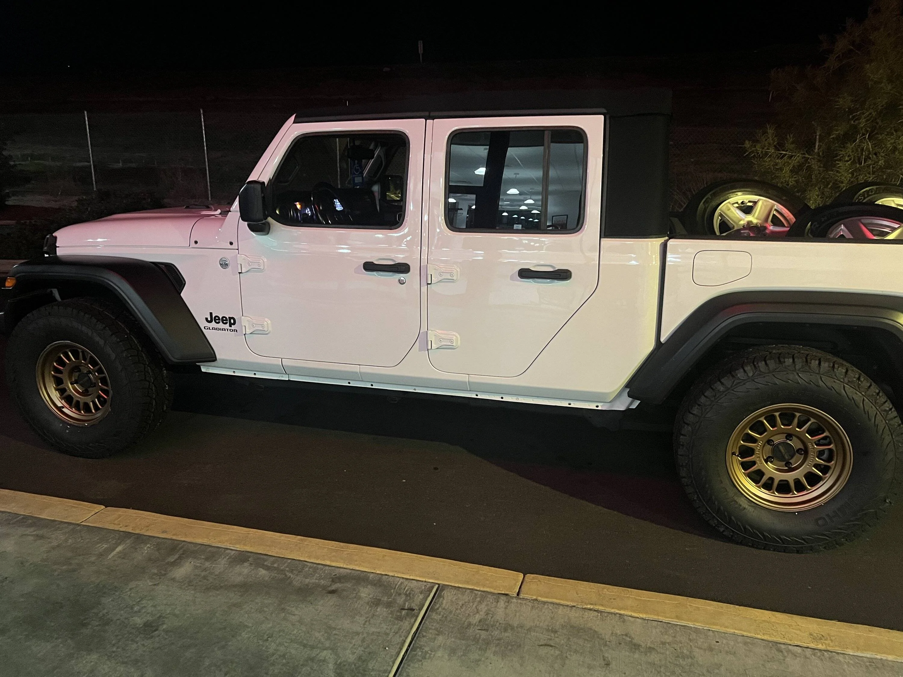 Jeep Gladiator Looking to trade soft top for hard top IMG_3846