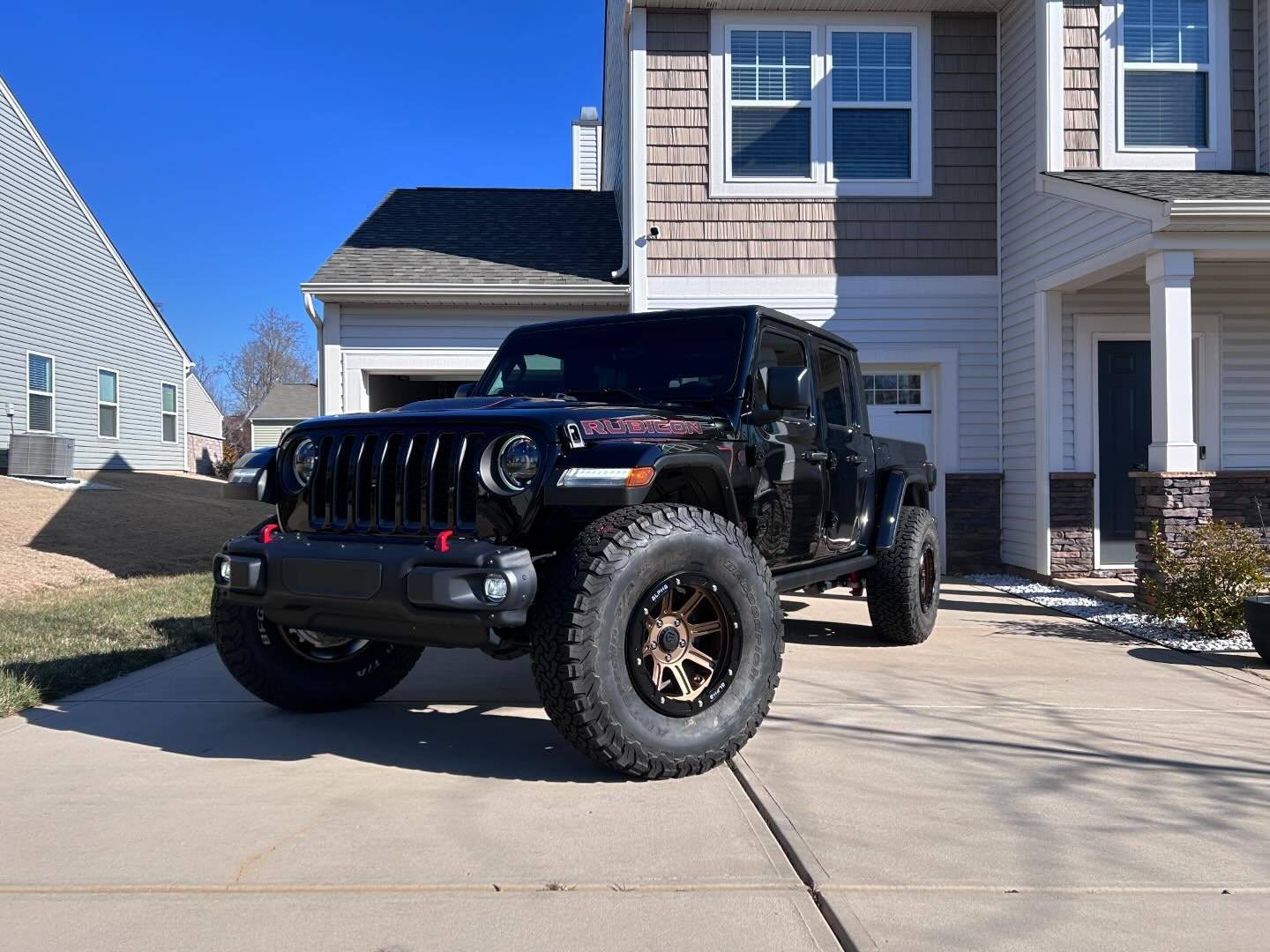 Jeep Gladiator Black is played out, let's see some colored rims Gladiator 3