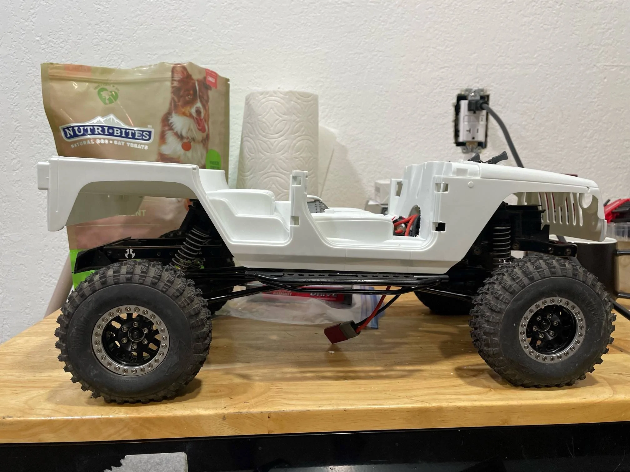 Jeep Gladiator Axial Racing Jeep Gladiator 1/10 Scale RC Rock Crawler rc12