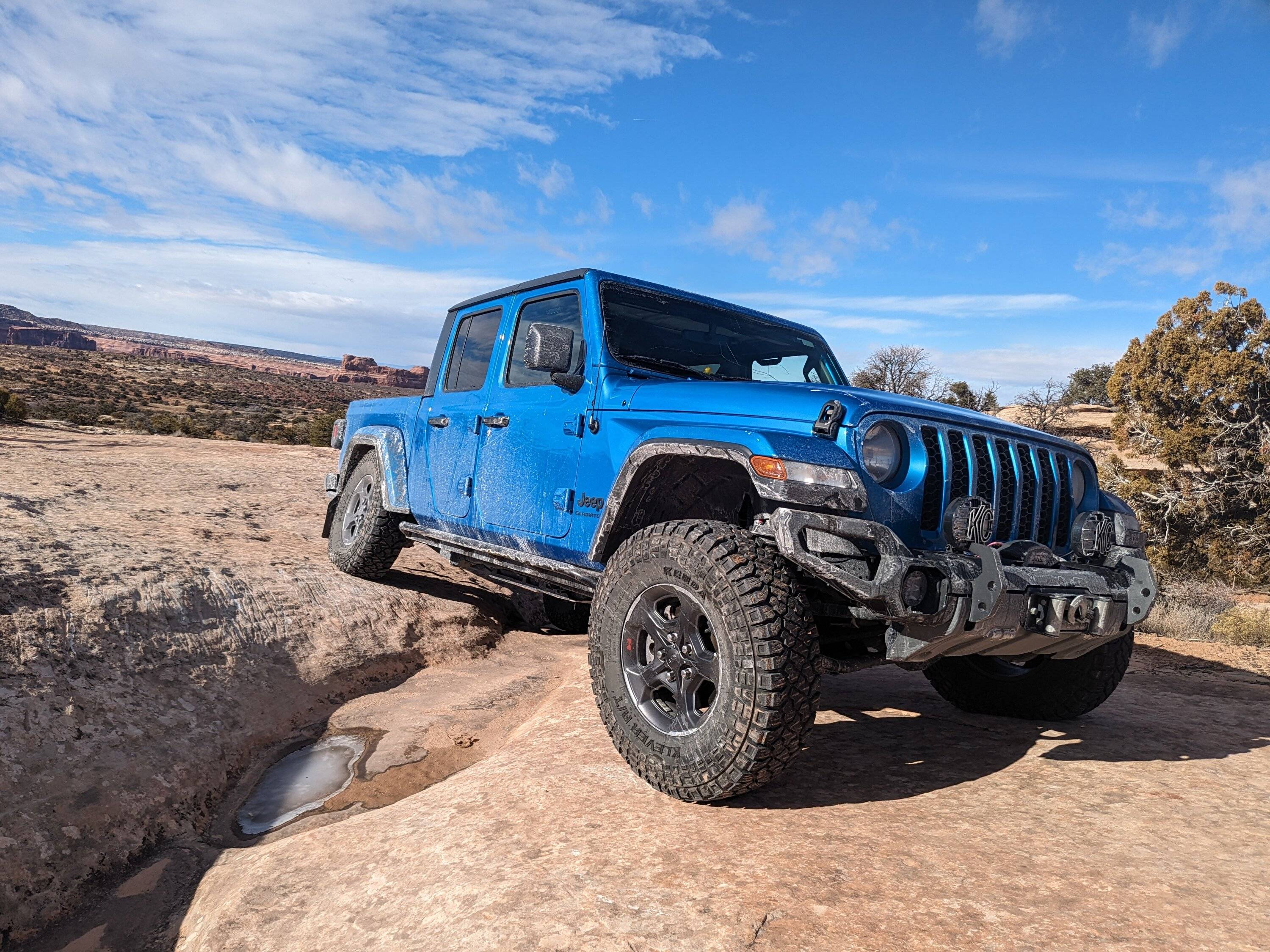 Jeep Gladiator Mickey Thompson Baja Boss AT 255/85/17 (35" Pizza Cutters). PXL_20240112_204729668.MP