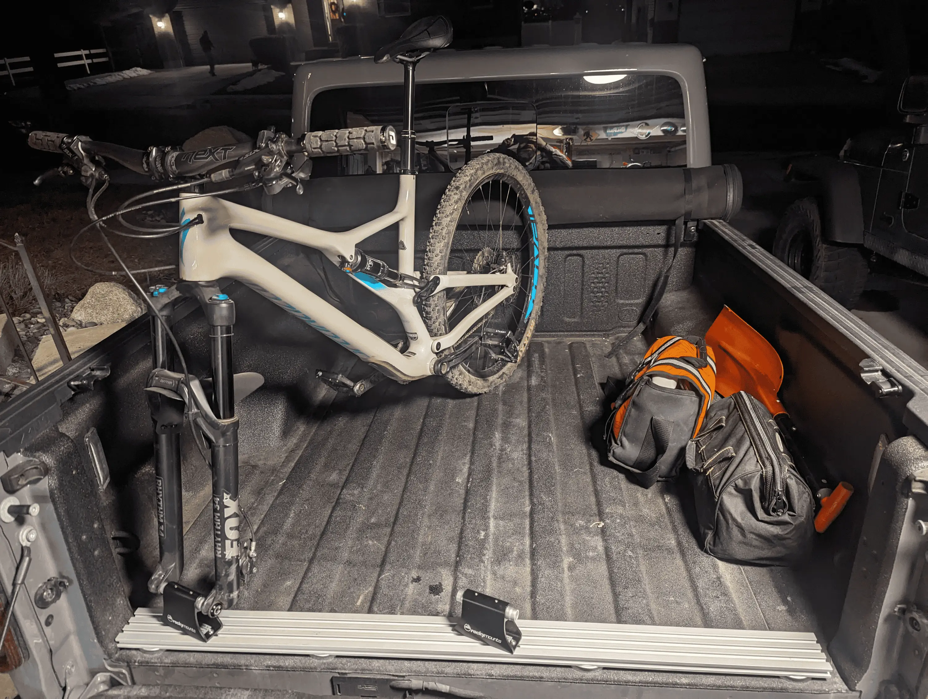 Jeep Gladiator In-bed magnetic bicycle rack installed (Difficulty: 1/5) 1706148874554