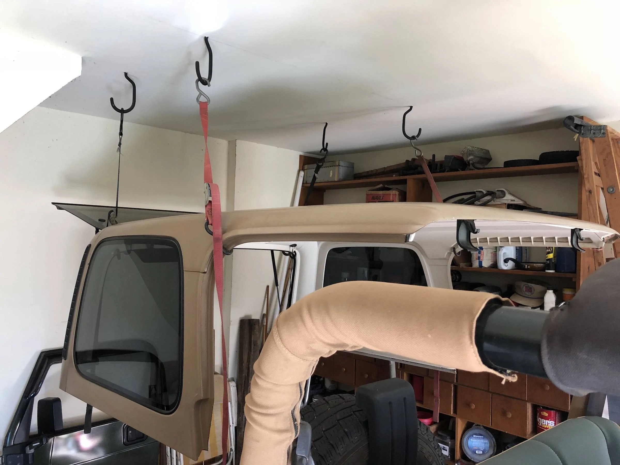 Jeep Gladiator Gladiator top removal - best way to remove myself? 9OmKujrmMtYFR4apT_Jl8GWTr60ZuQJlPlcgmZGwZkVZ=w2400