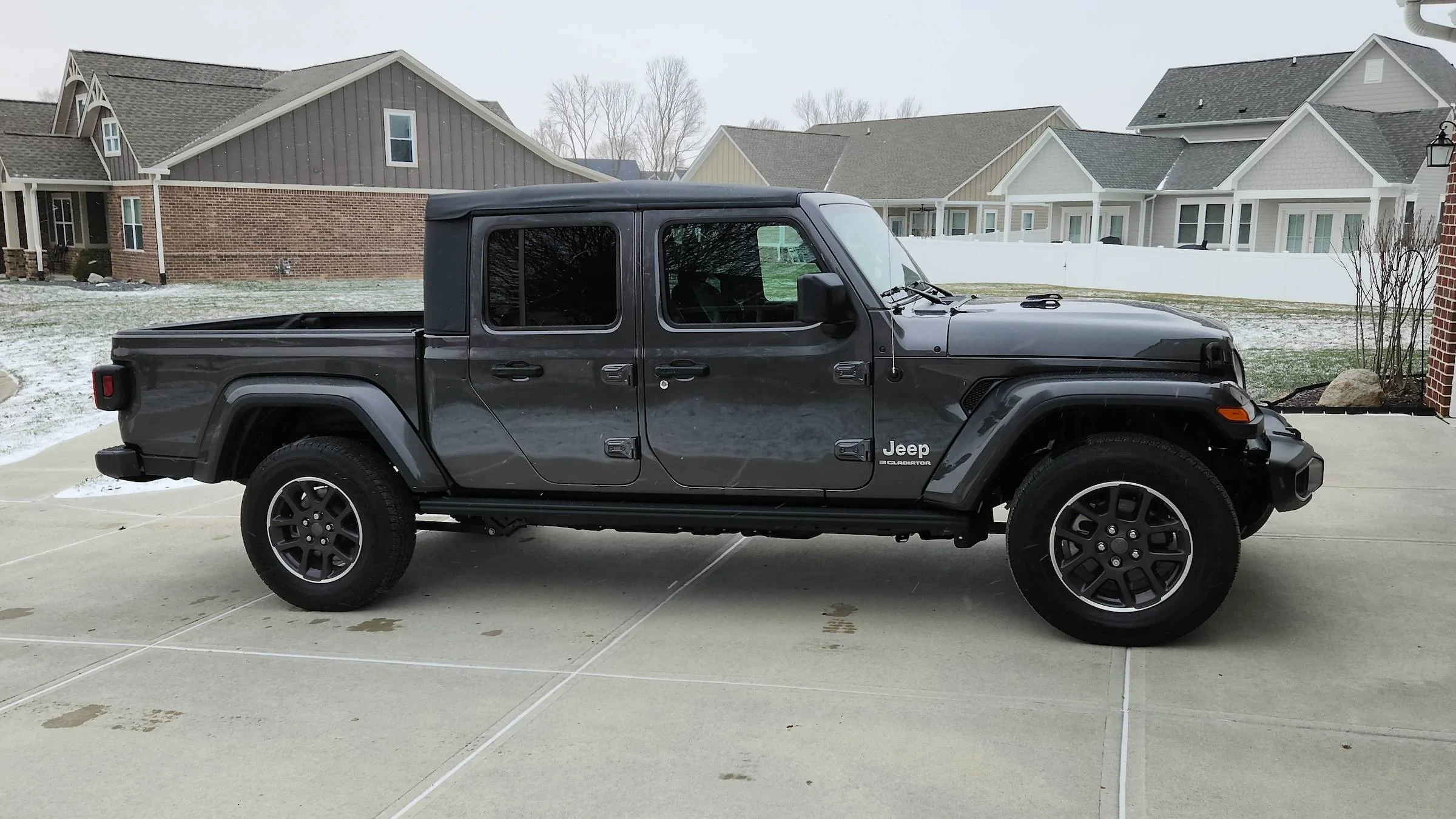 Jeep Gladiator Matching Tonneau Cover for Standard Soft Top? 23JT