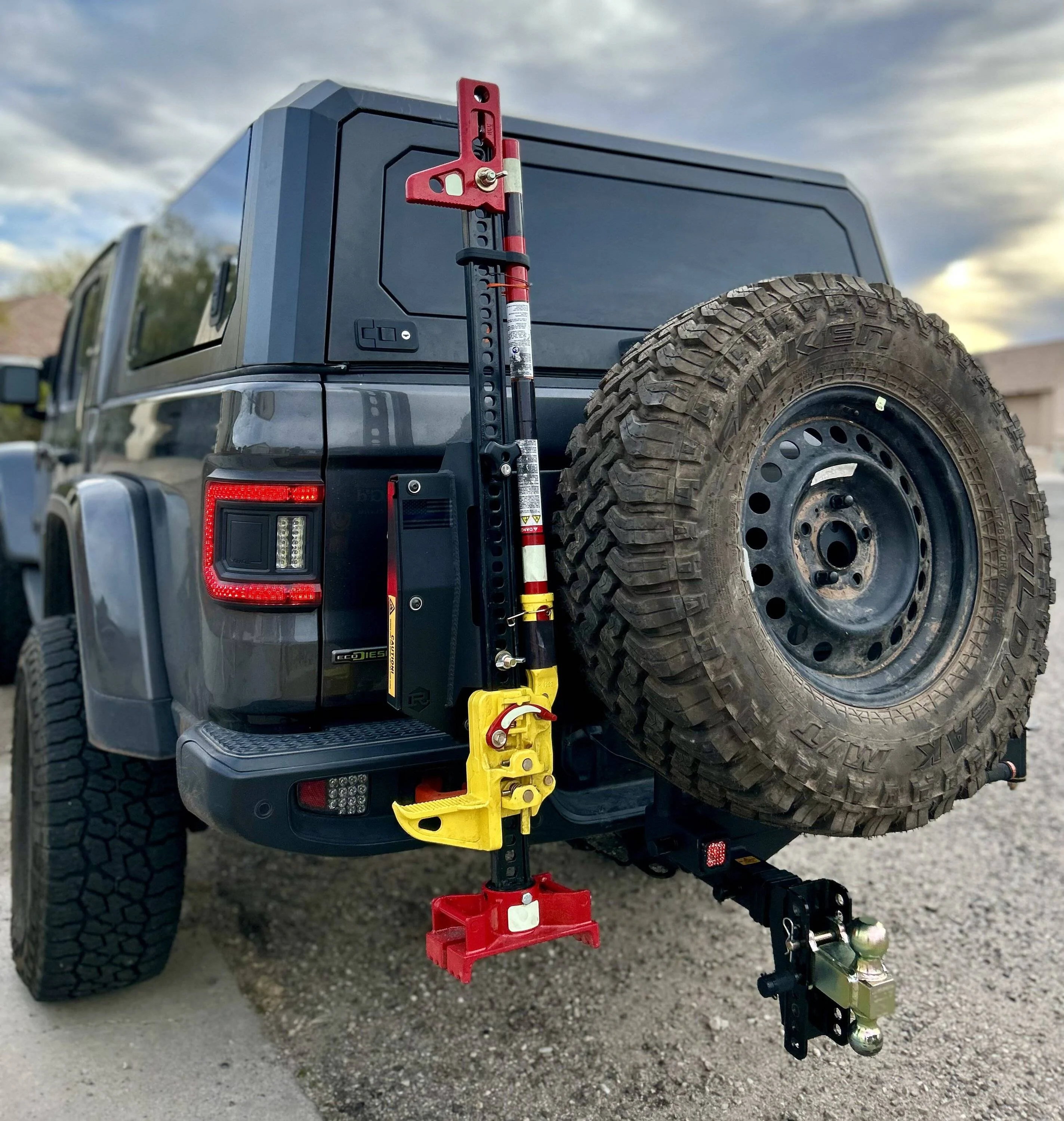 Jeep Gladiator Tire carrier. IMG_5926