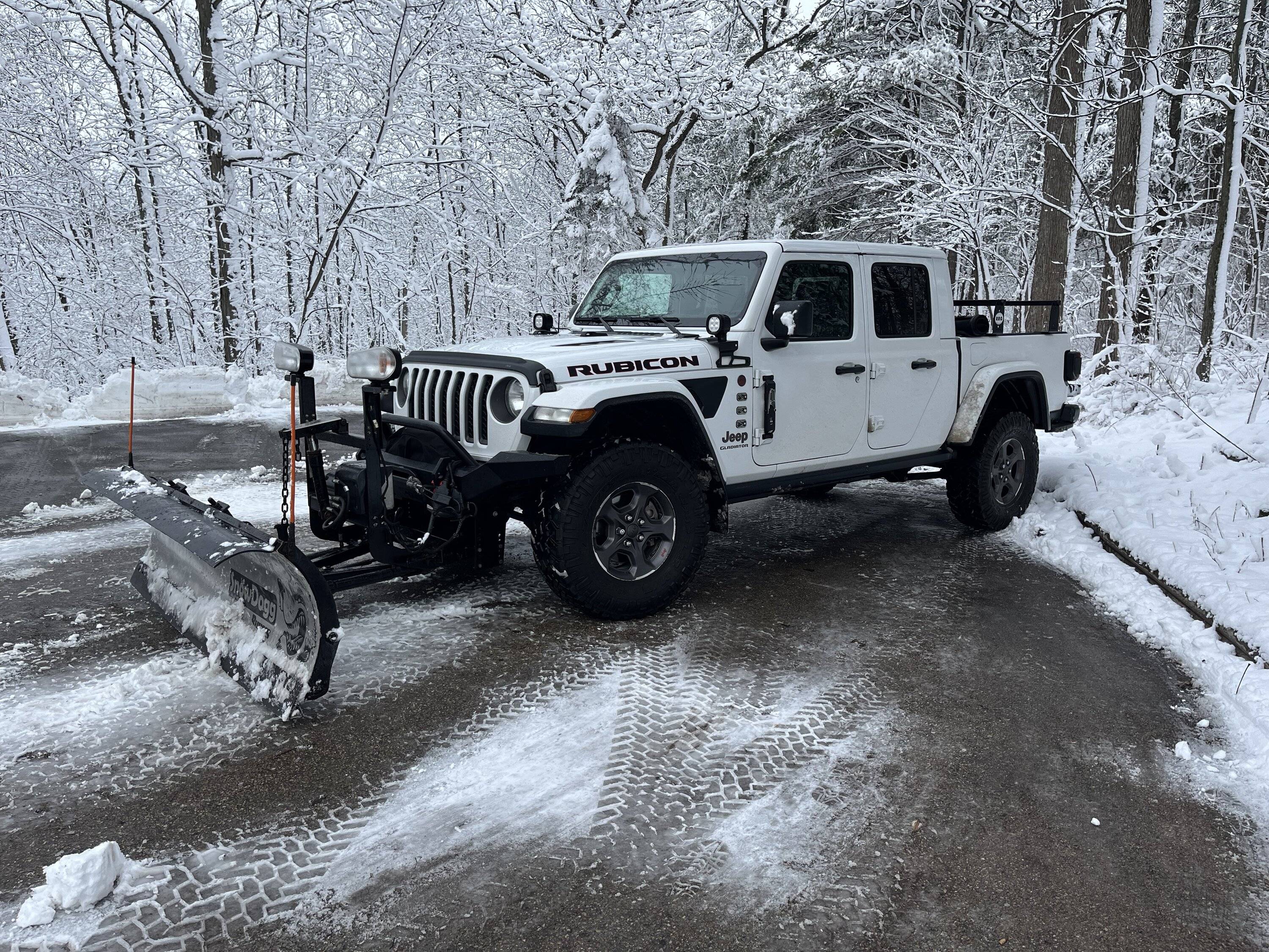Jeep Gladiator Happy Wednesday!!! Let's see those ? Ice/ Sn❄w photos!!! IMG_3400