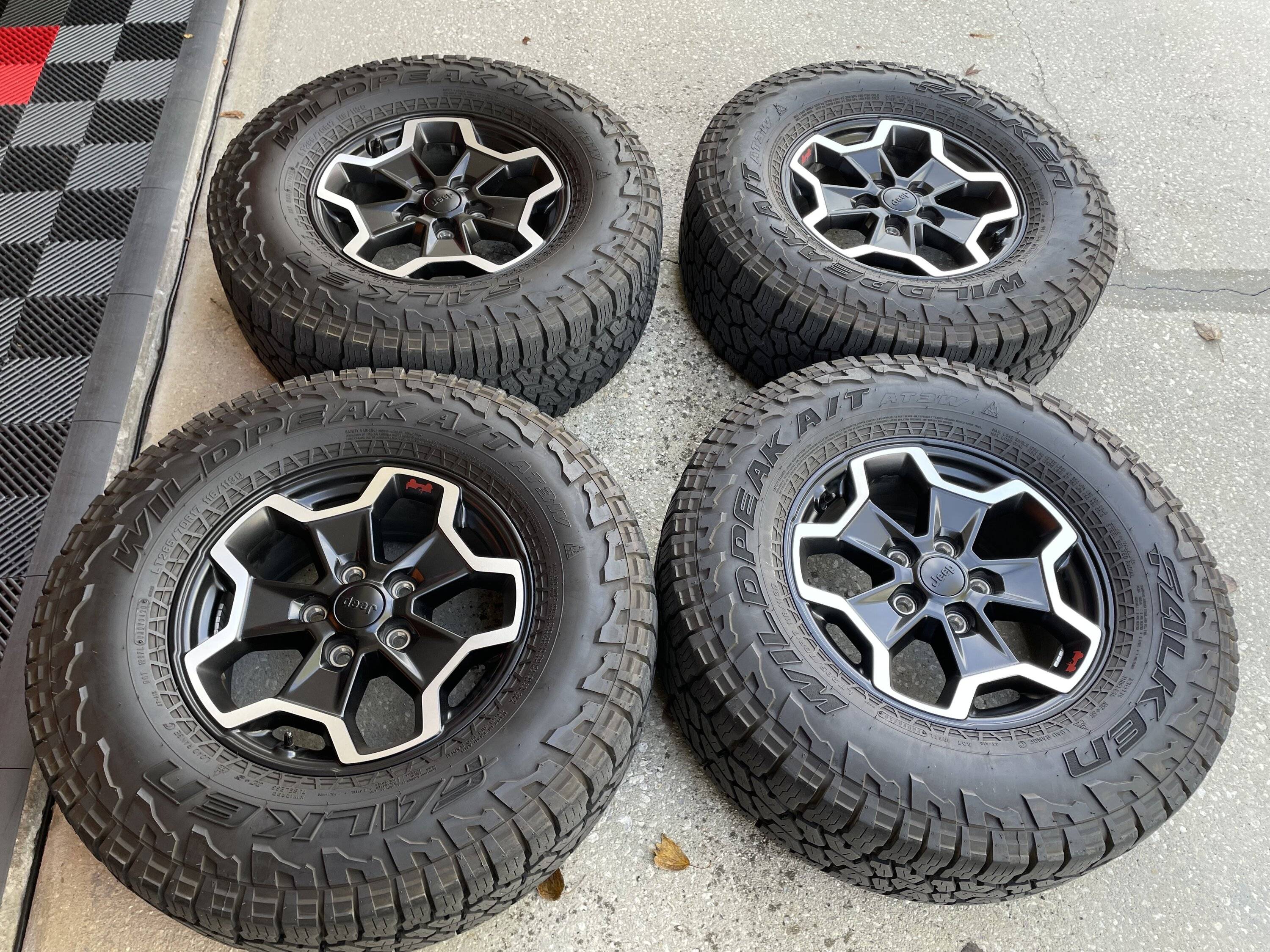 Jeep Gladiator Rubicon “premium” option wheels and falken AT tires - Orlando IMG_1359