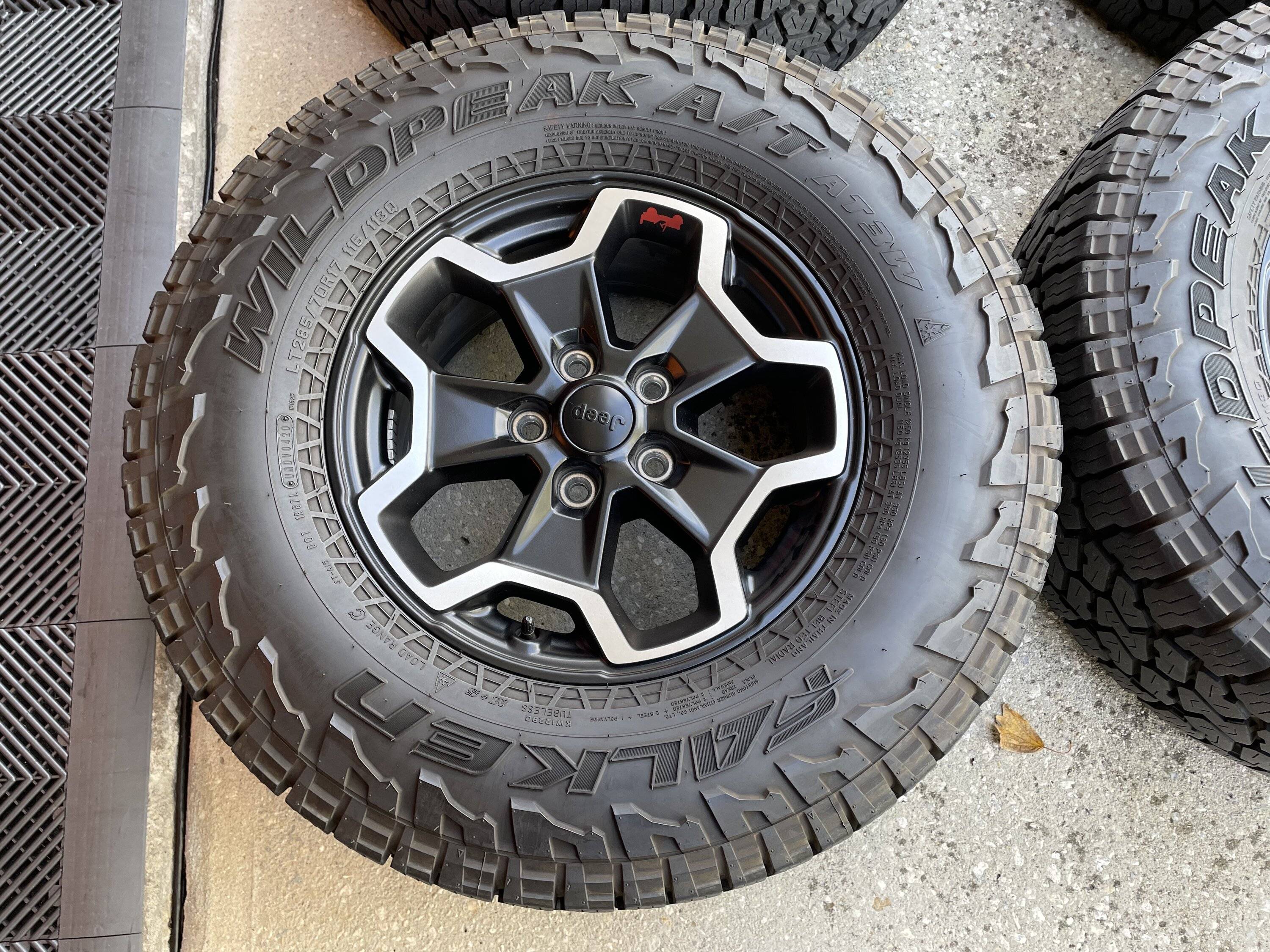 Jeep Gladiator Rubicon “premium” option wheels and falken AT tires - Orlando IMG_1360