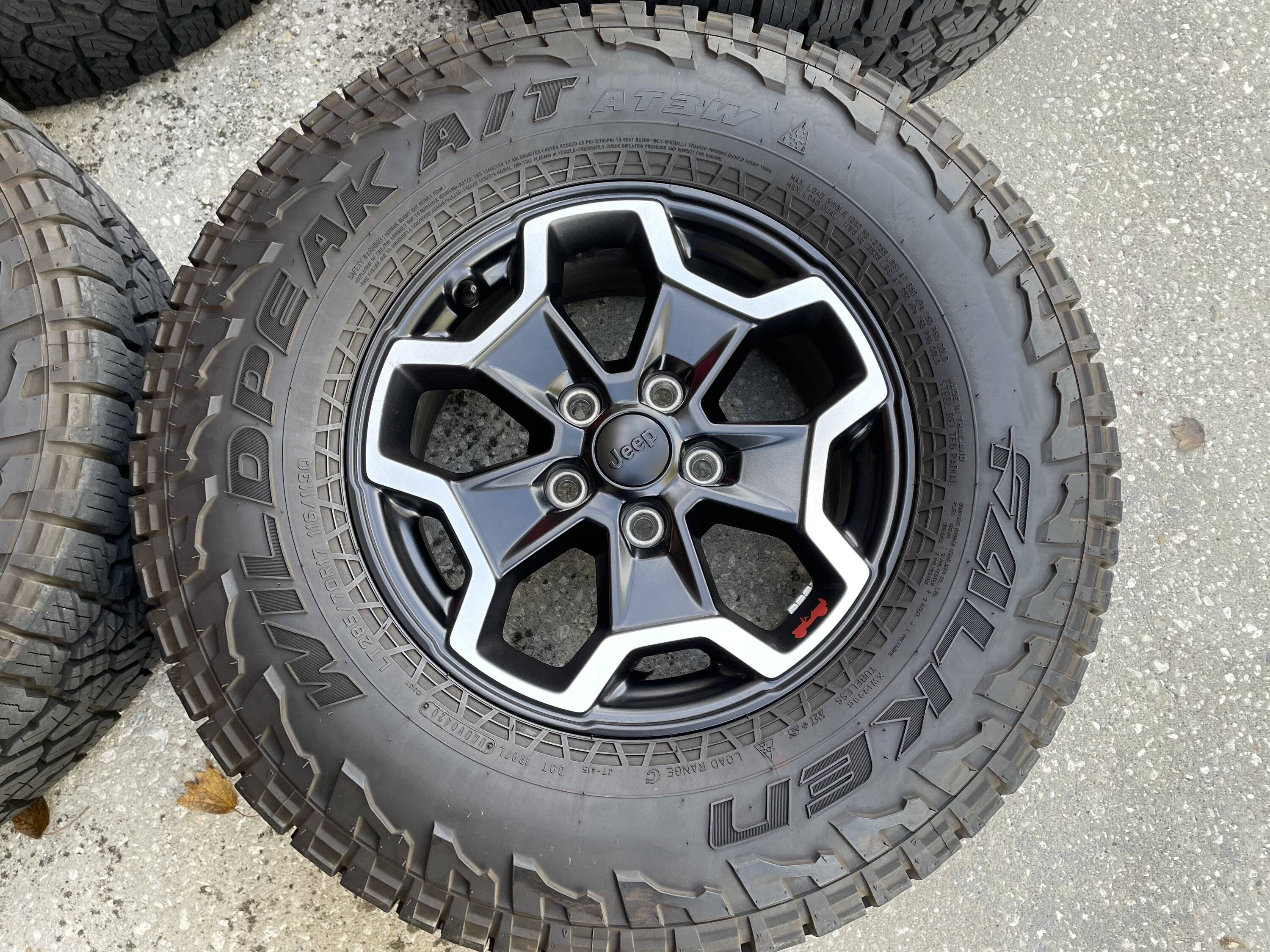 Jeep Gladiator Rubicon “premium” option wheels and falken AT tires - Orlando IMG_1361