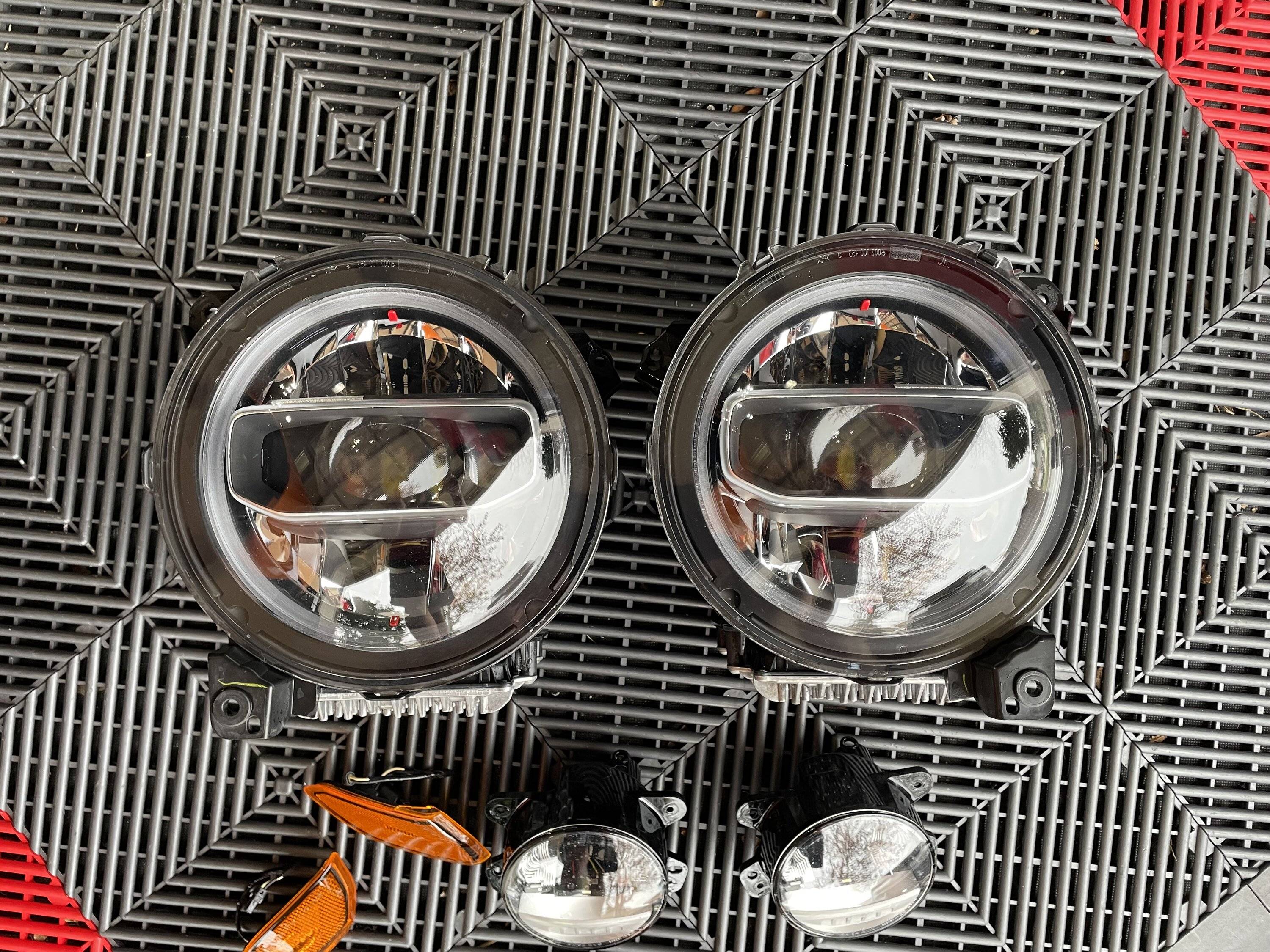 Jeep Gladiator OEM LED Headlights and Fog lights - Orlando IMG_1619