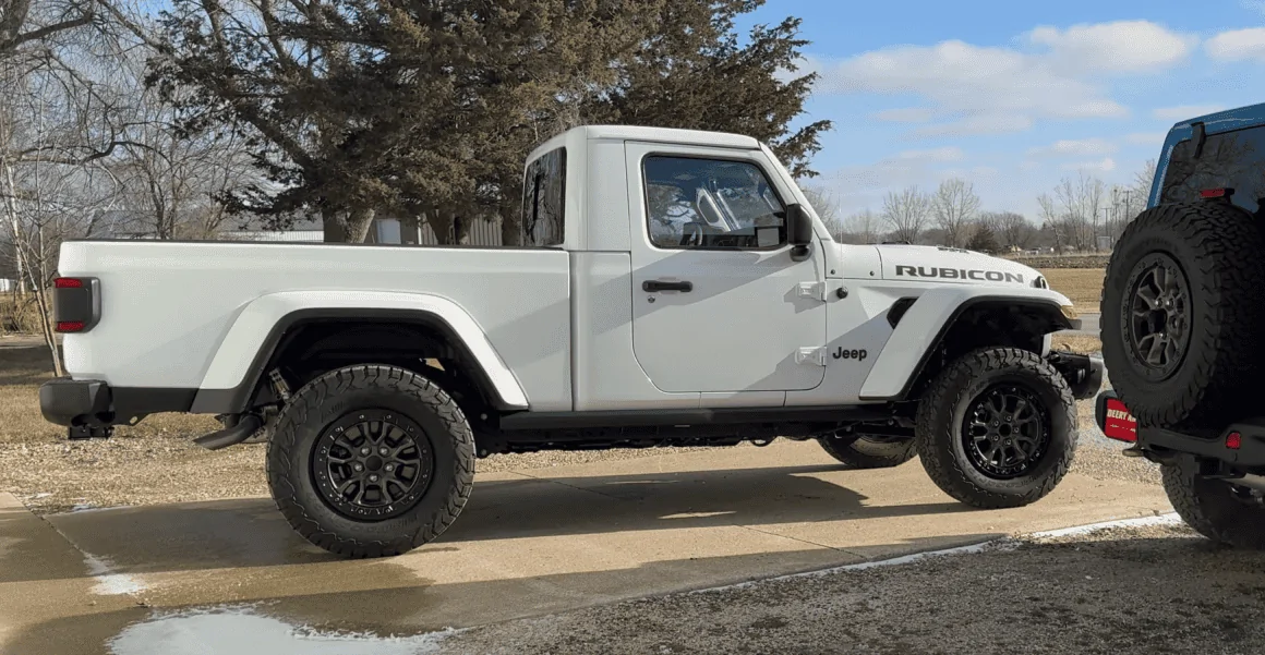 Jeep Gladiator The 392 Single Cab Gladiator sells for $65,000 at Barrett-Jackson 1706543630385