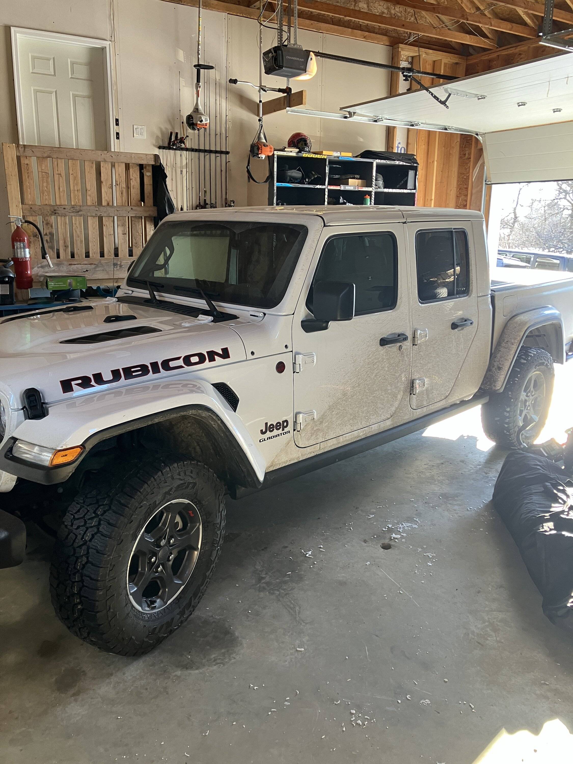 Jeep Gladiator New 23 White JTRD owner IMG_2737