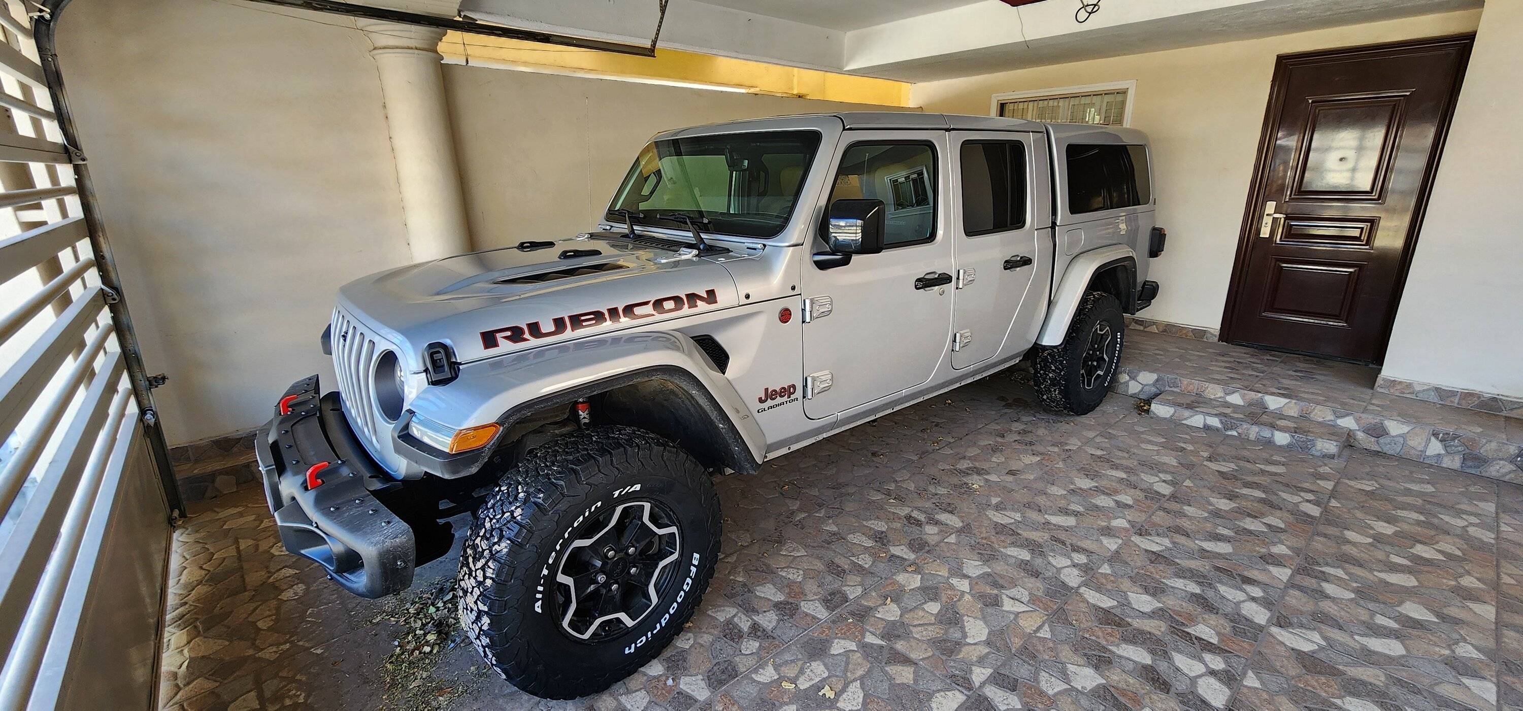 Jeep Gladiator Crack in tires, Replace? 1000011096