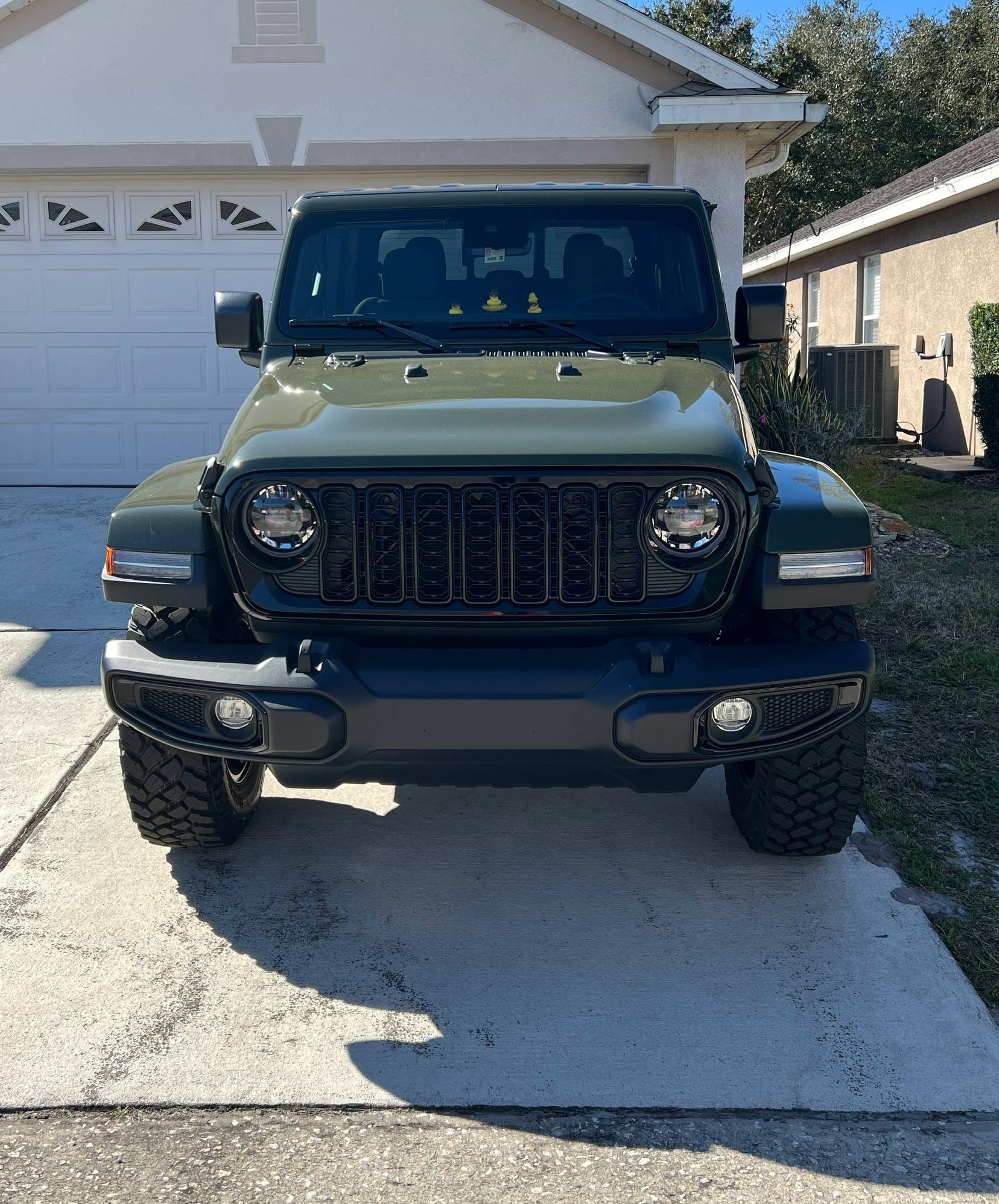 Jeep Gladiator 2024 Waiting Room IMG_0906