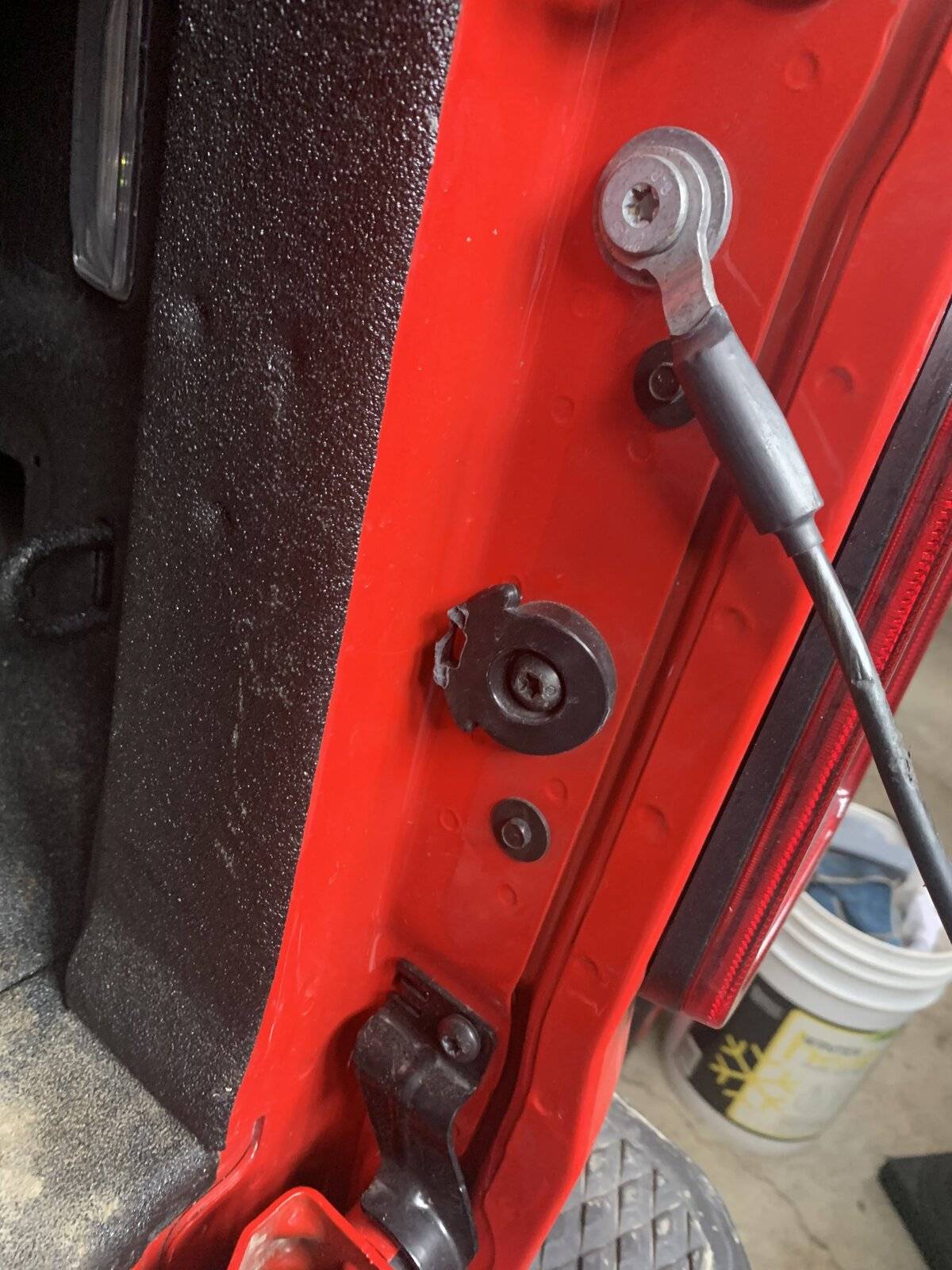 Jeep Gladiator Tailgate hinge lock plate? IMG_5407