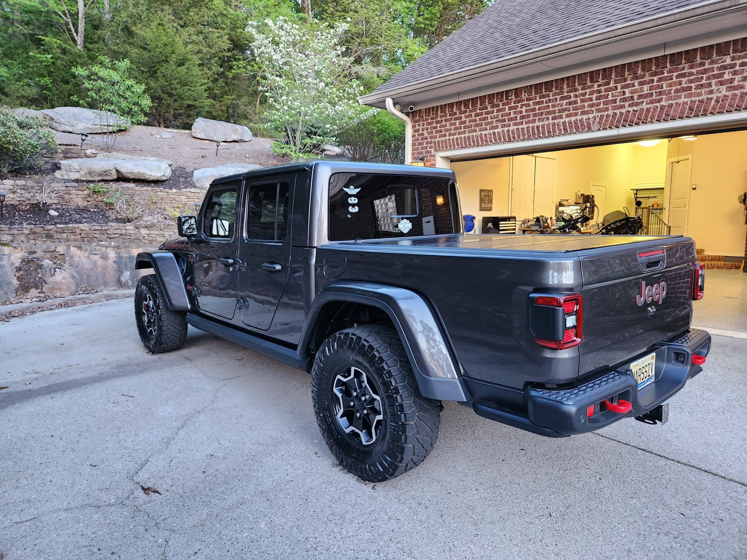 Jeep Gladiator Jeep Gladiator Mopar (OEM) Hard Tri-Fold Tonneau Cover 20230412_191839
