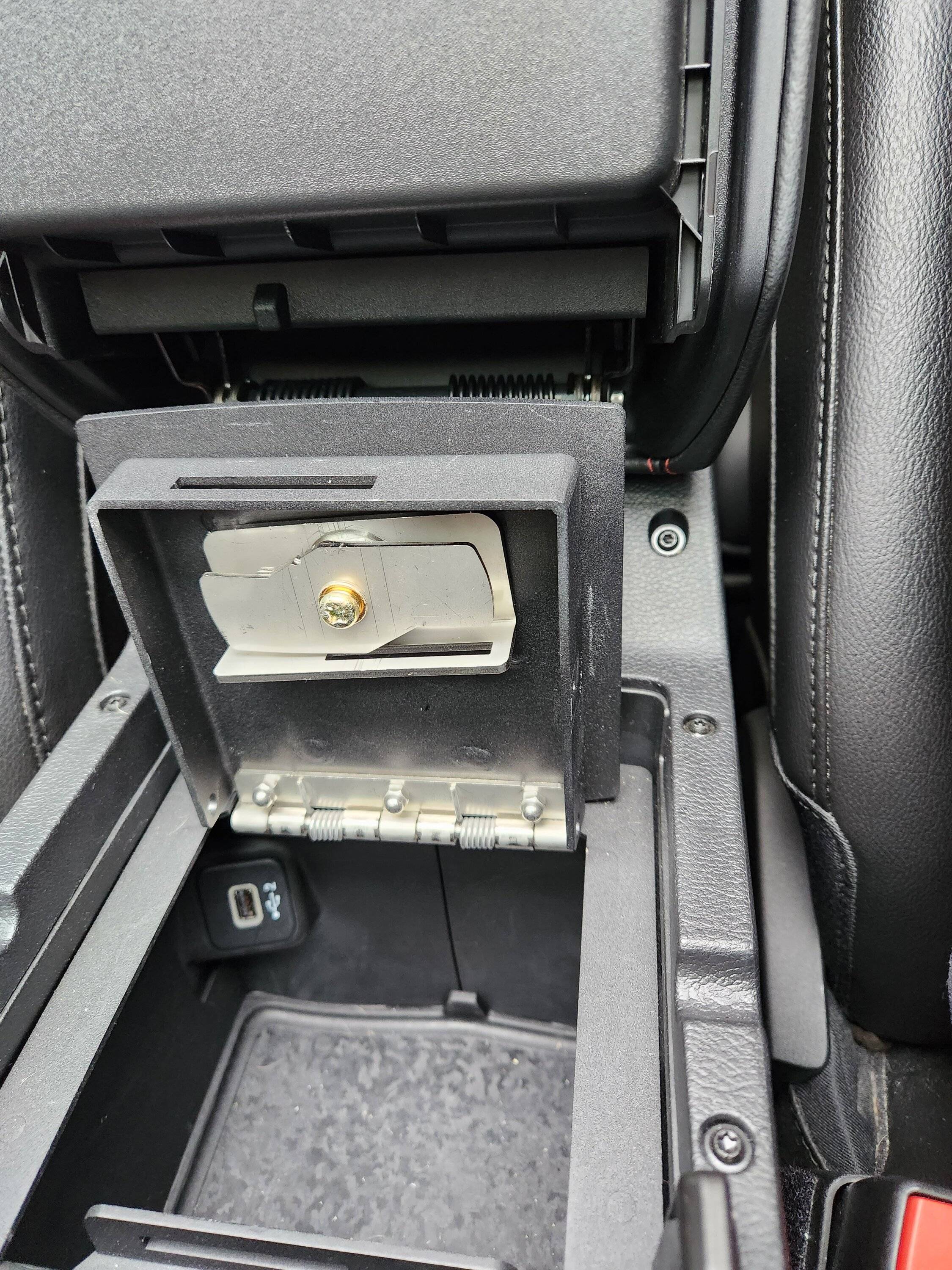 Jeep Gladiator Lock'er Down EXxtreme Console Safe for Jeep Wrangler and Gladiator 20231209_100844