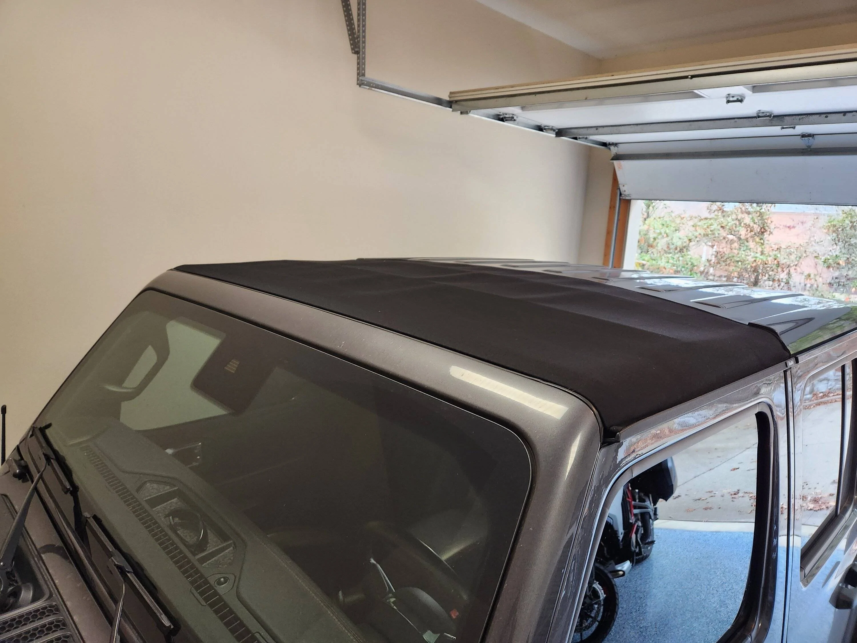 Jeep Gladiator Bestop Sunrider Premium Black Twill for Jeep Gladiator 20231209_100106