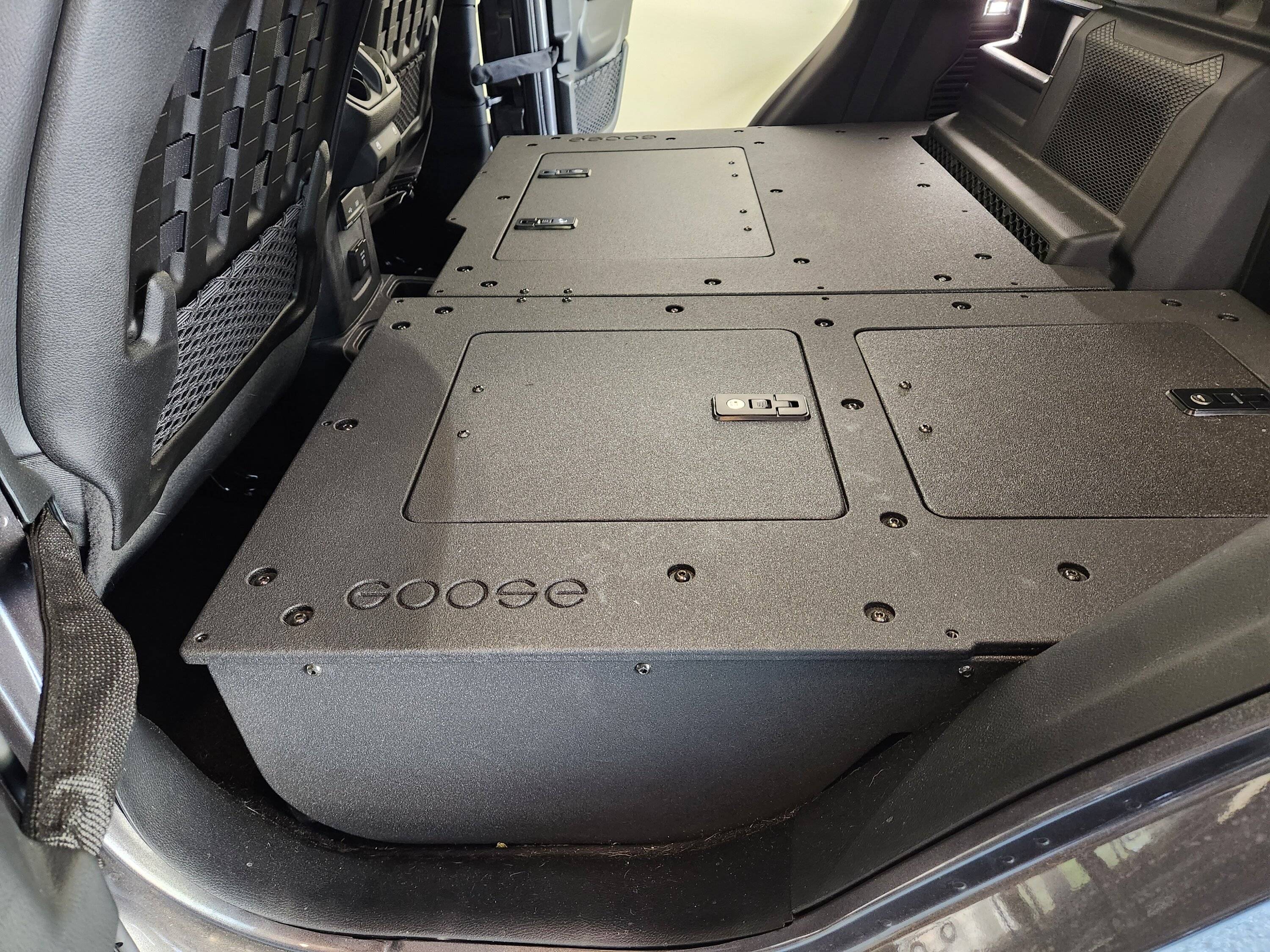 Jeep Gladiator Goose Gear Jeep Gladiator (2019) - Present Second Row Seat Delete Platform (High) 20231208_104715