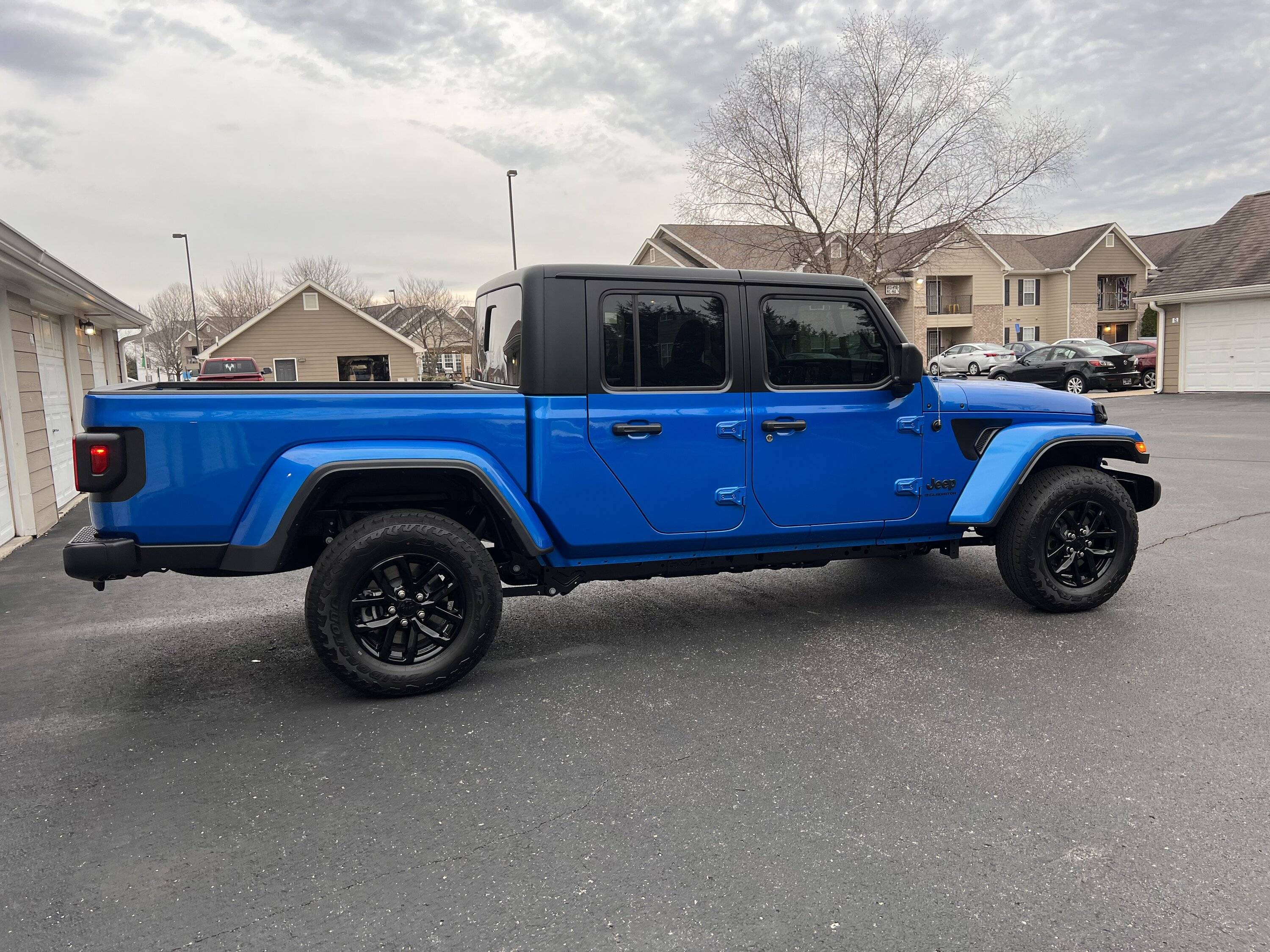 Jeep Gladiator Which Mopar Tonneau Do you prefer? IMG_4351