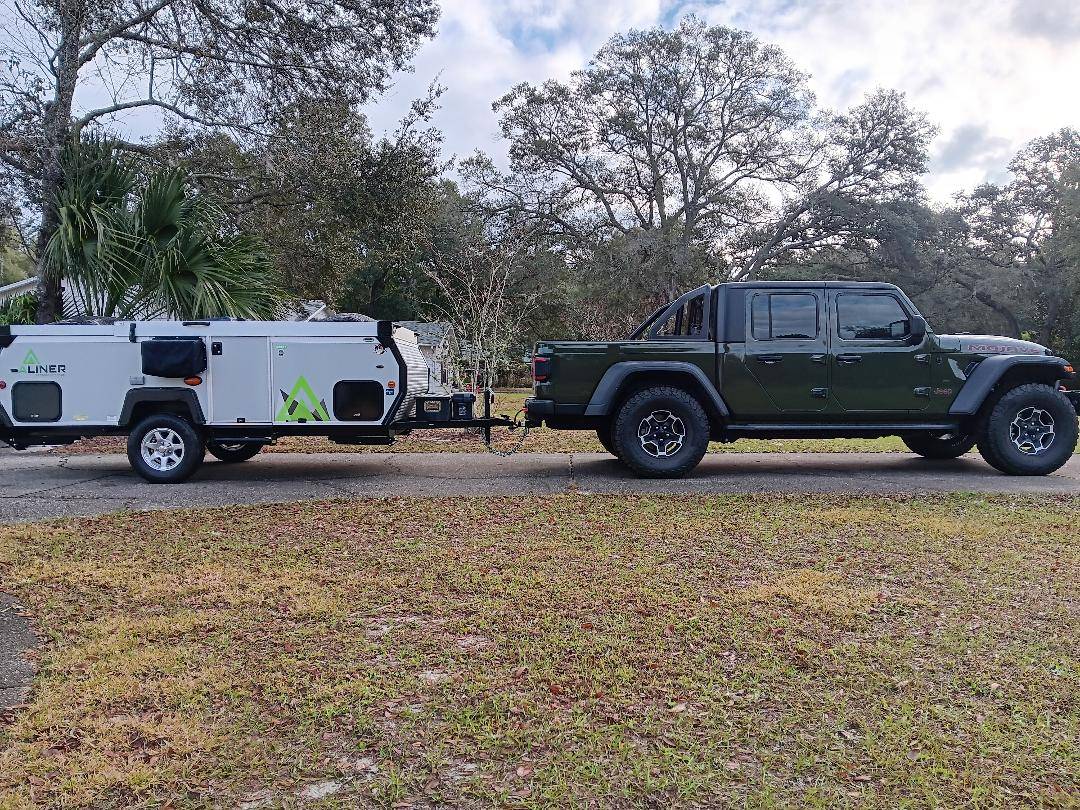 Jeep Gladiator Mojave vs Scout RB18
