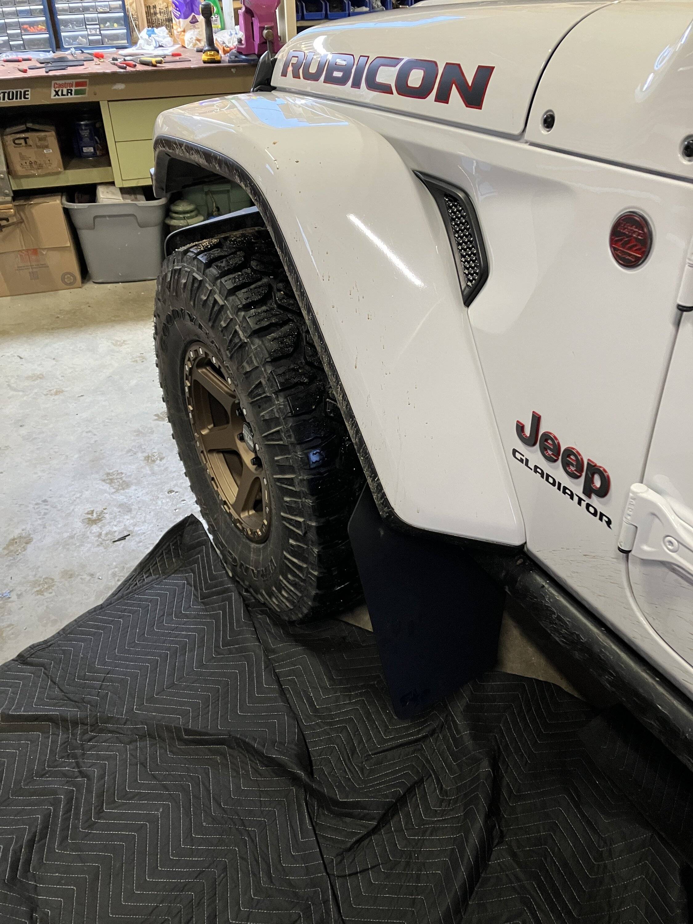 Jeep Gladiator New 23 White JTRD owner IMG_2816