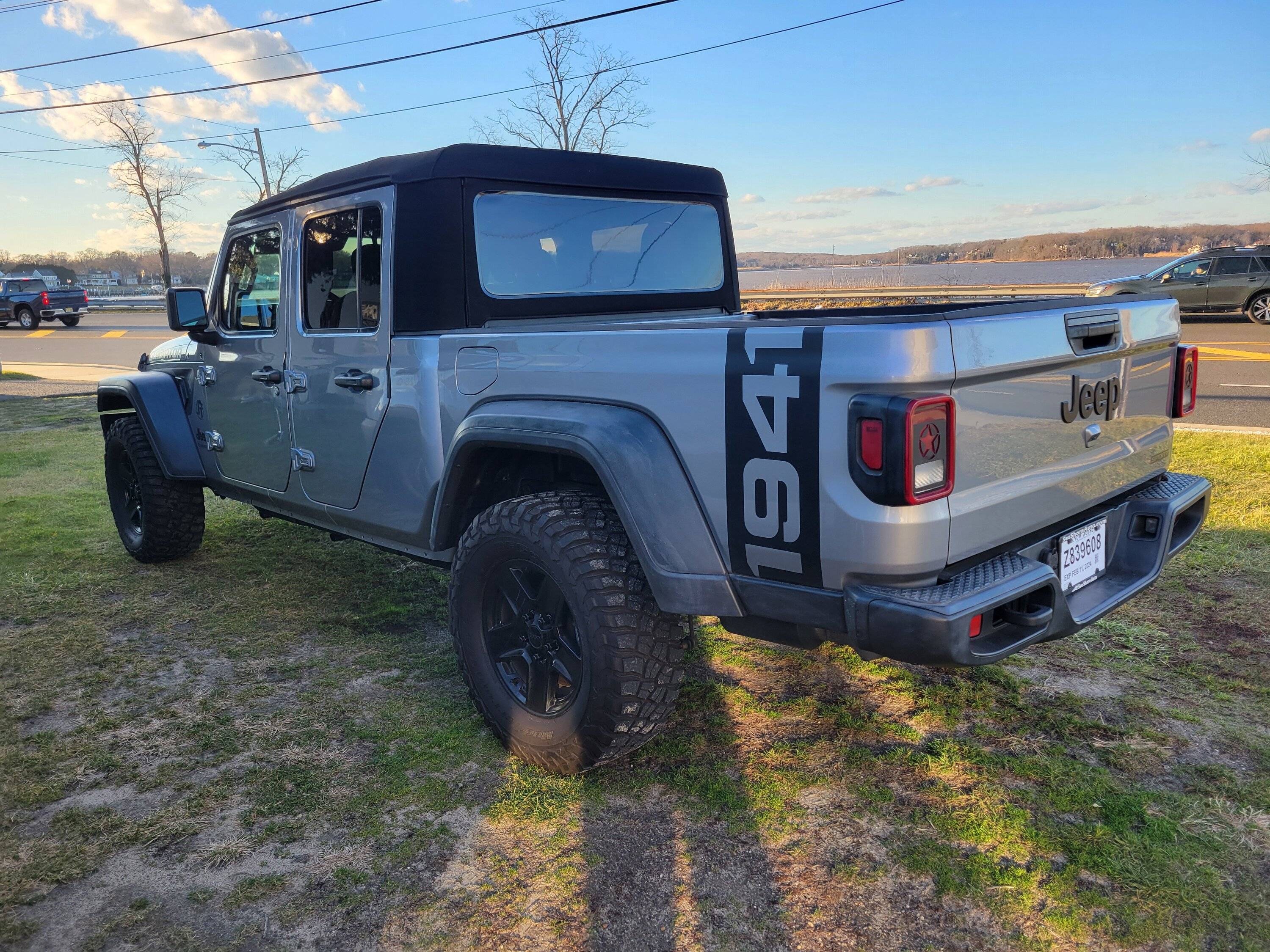 Jeep Gladiator 2020 gladiator sport s radio options 20240113_154451