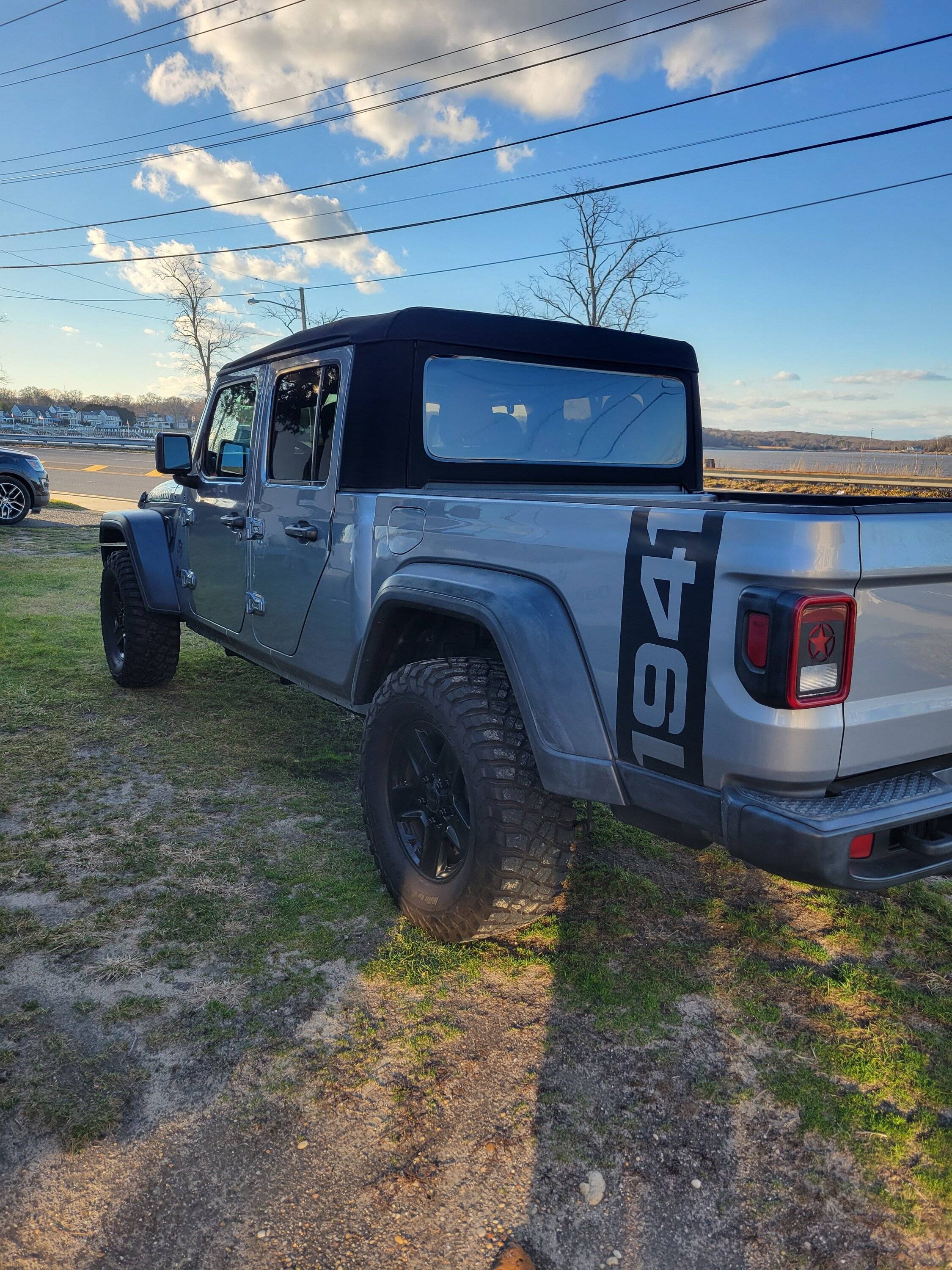Jeep Gladiator 2020 gladiator sport s radio options 20240113_154448