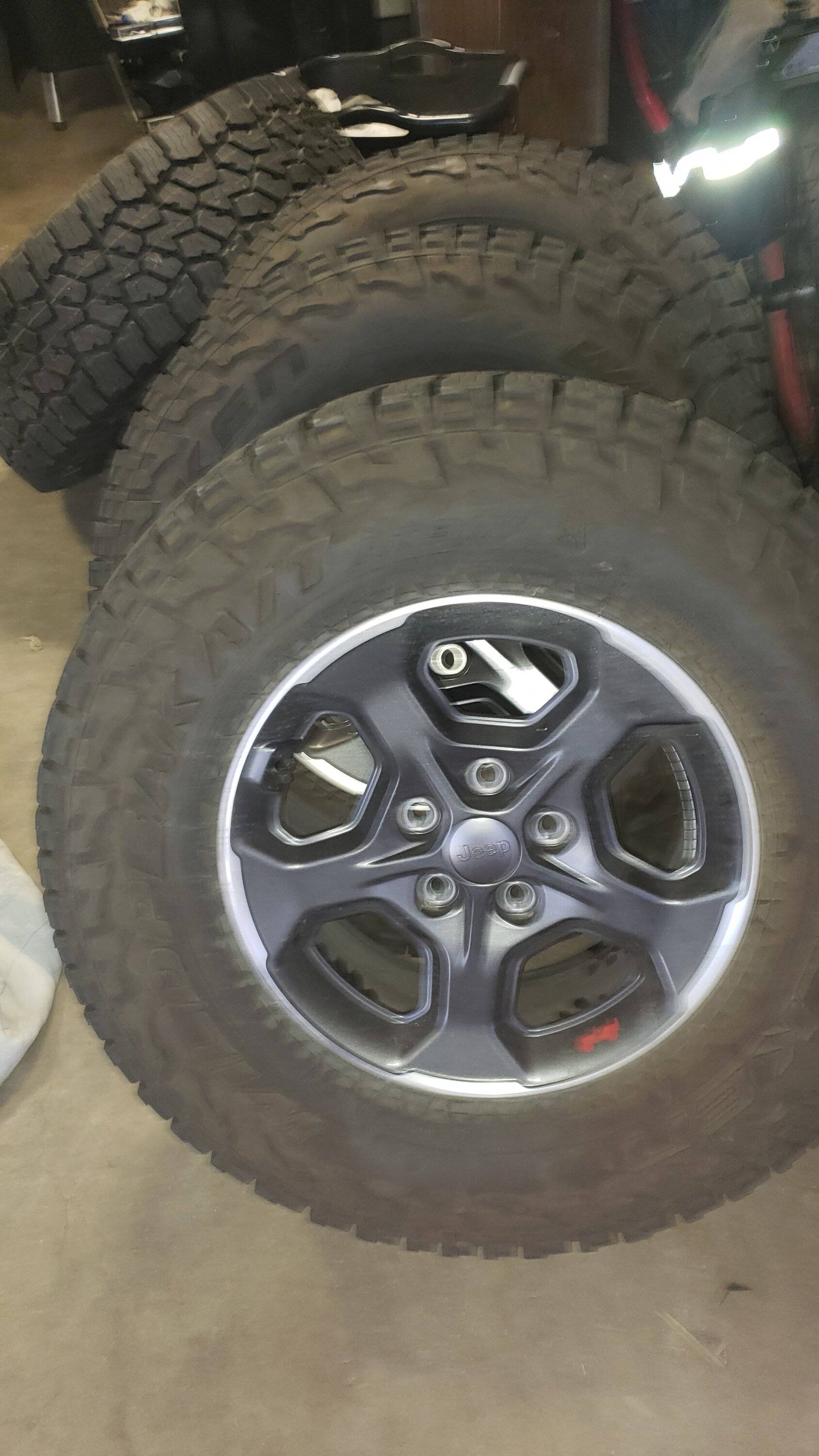 Jeep Gladiator 2023 JTR Wheels, Tires, with TPMS + Spare.   $1000 or best offer. Stock Tires