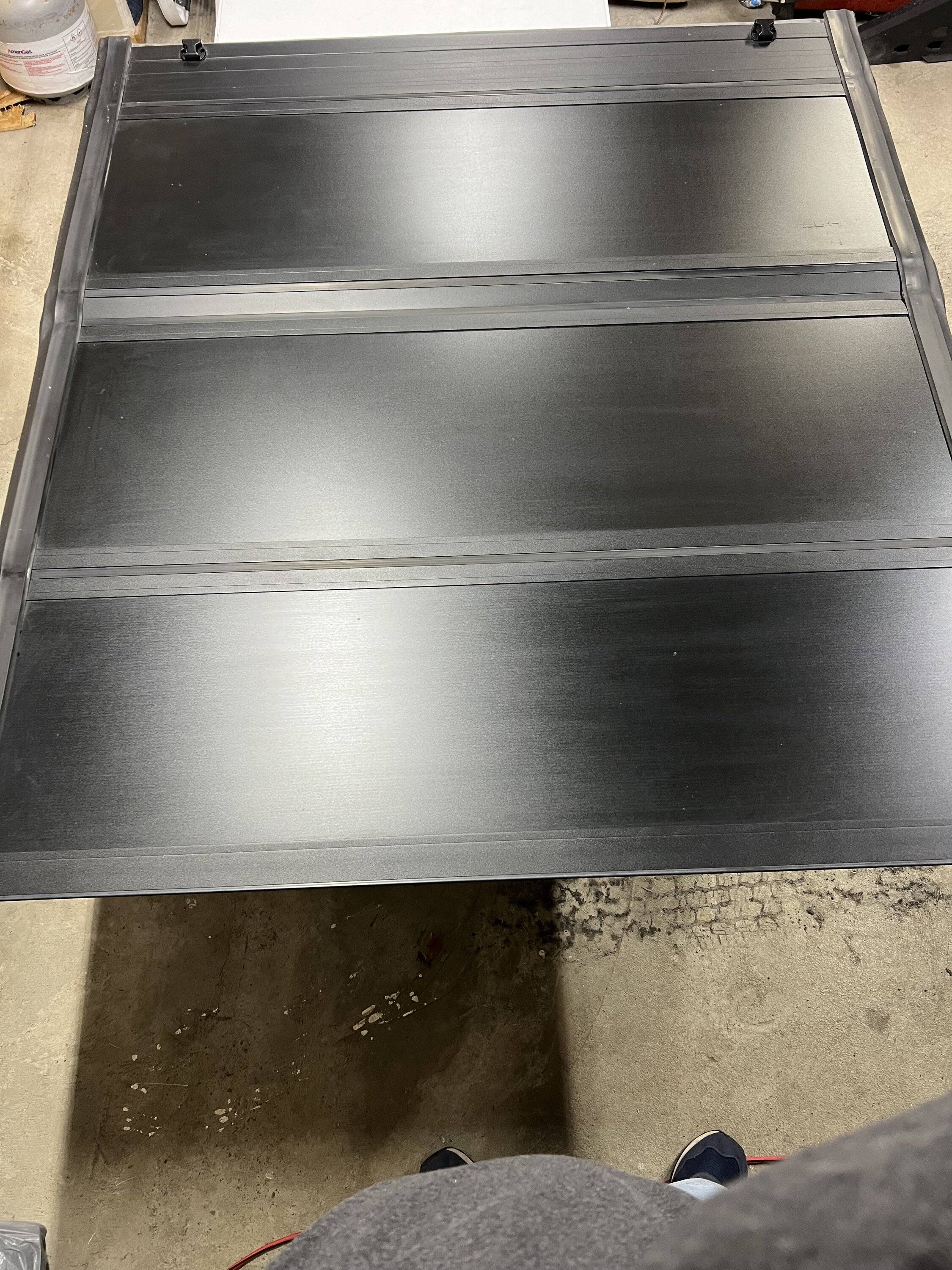 Jeep Gladiator Undercover UX32010 Ultra Flex Hard Tonneau Cover IMG_0111