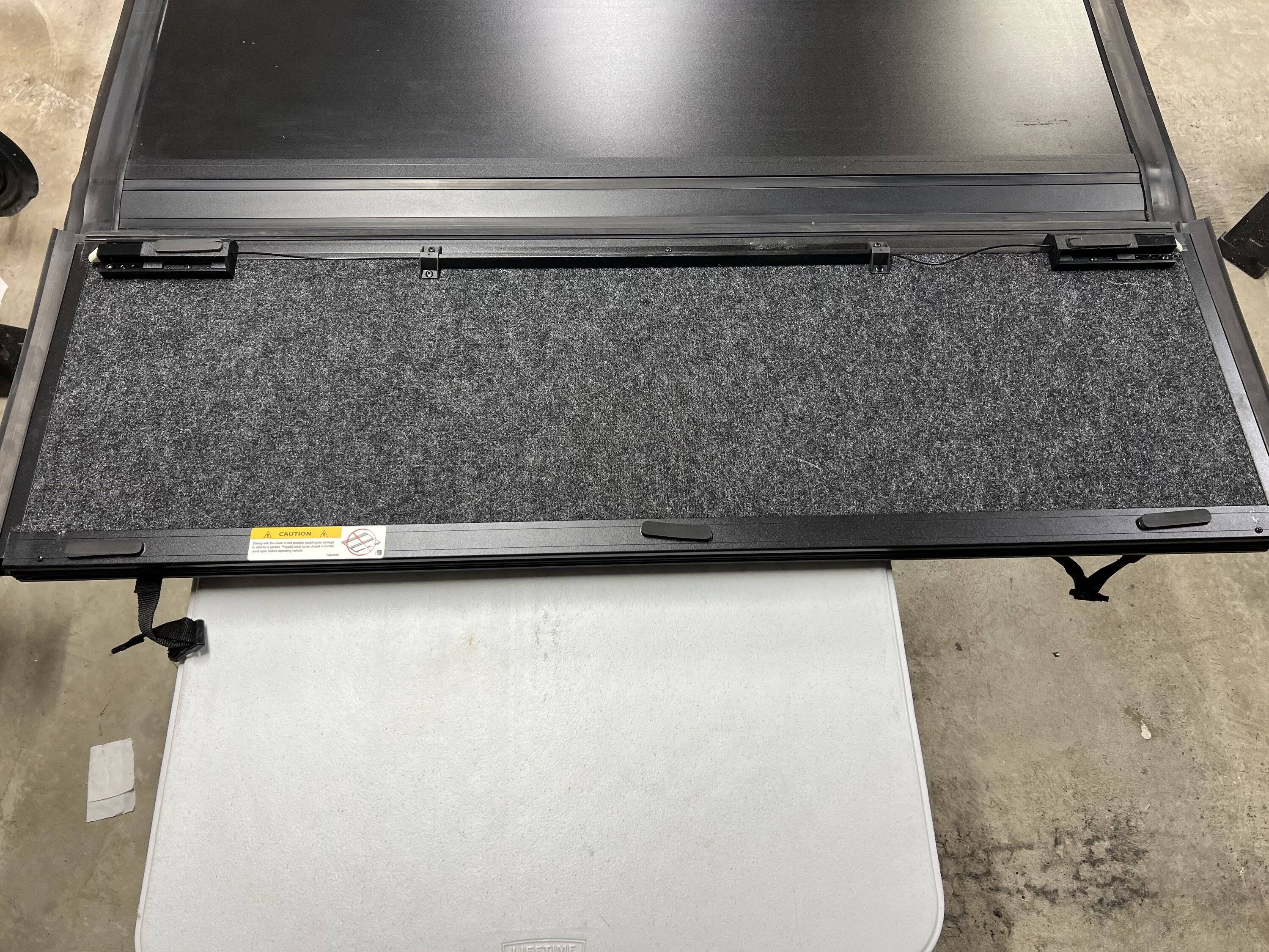 Jeep Gladiator Undercover UX32010 Ultra Flex Hard Tonneau Cover IMG_0112