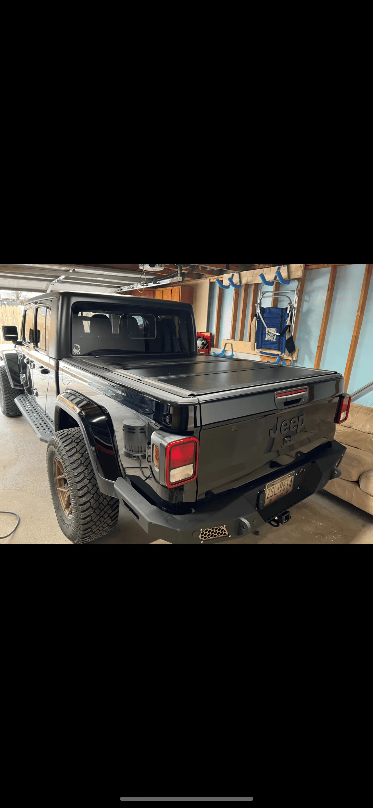 Jeep Gladiator Undercover UX32010 Ultra Flex Hard Tonneau Cover IMG_9663