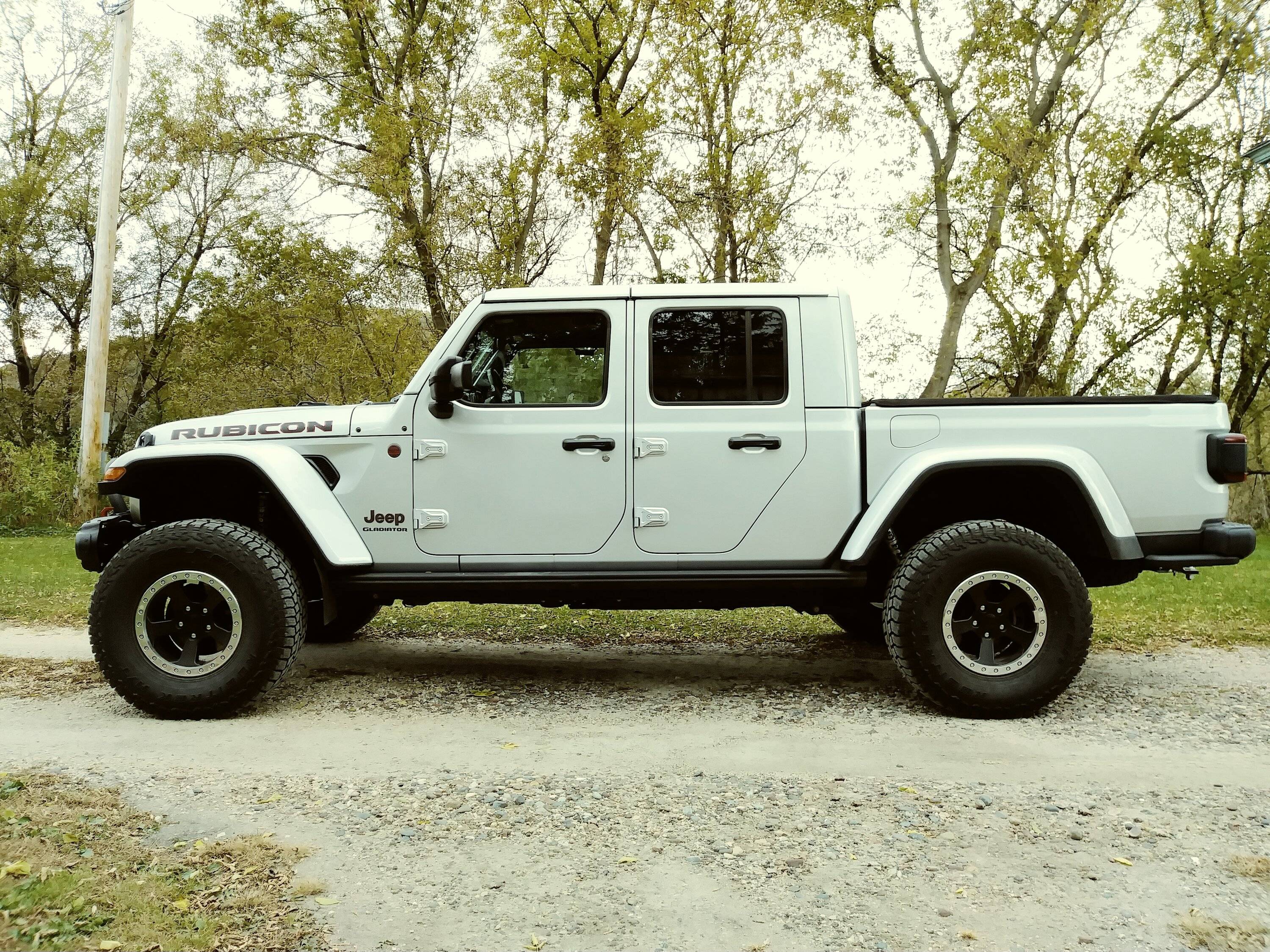 Jeep Gladiator Spacers with DIESEL Mopar lift springs 1013221245_Film2