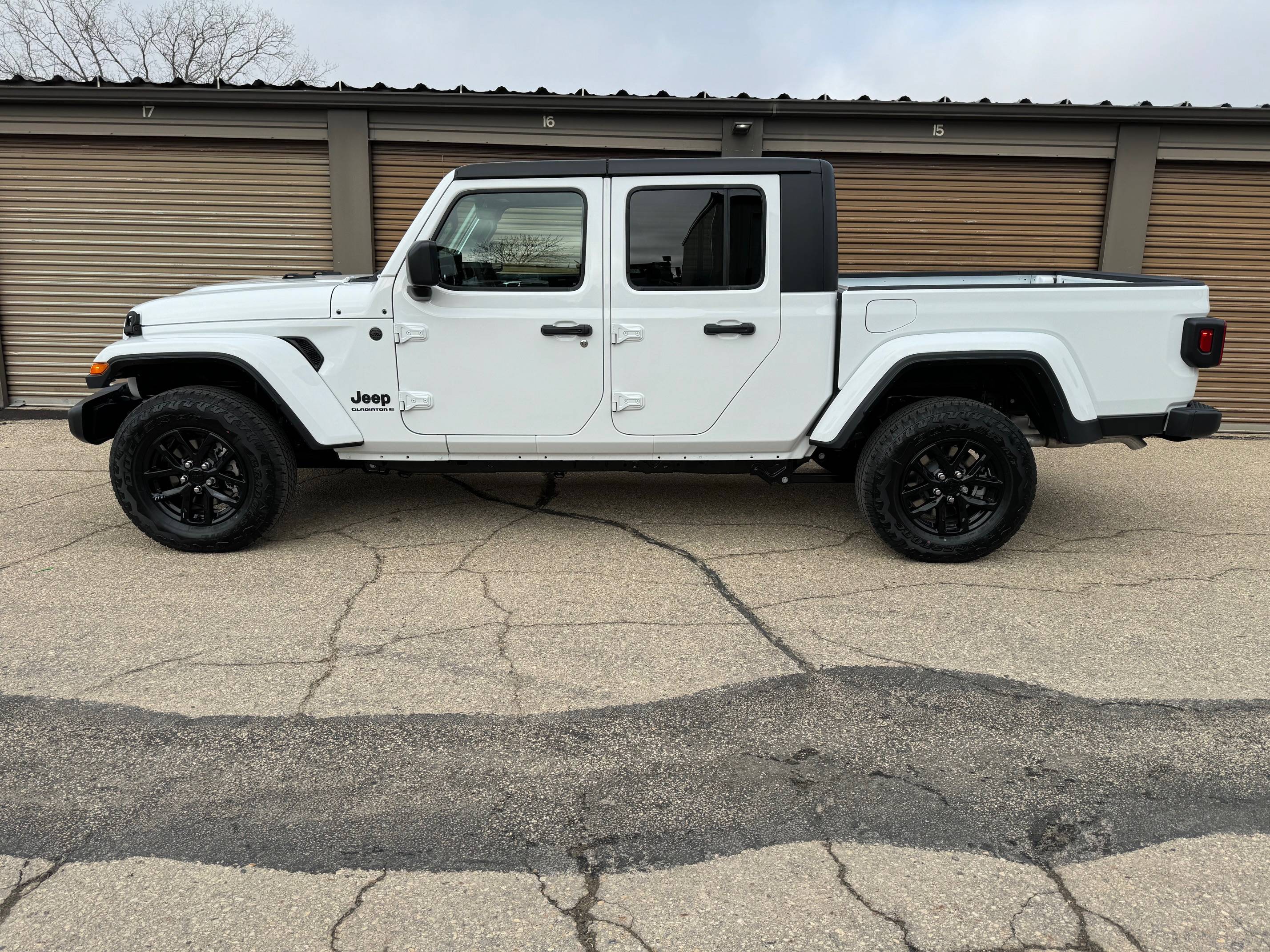 Jeep Gladiator BRIGHT WHITE Gladiator JT Club IMG_3107