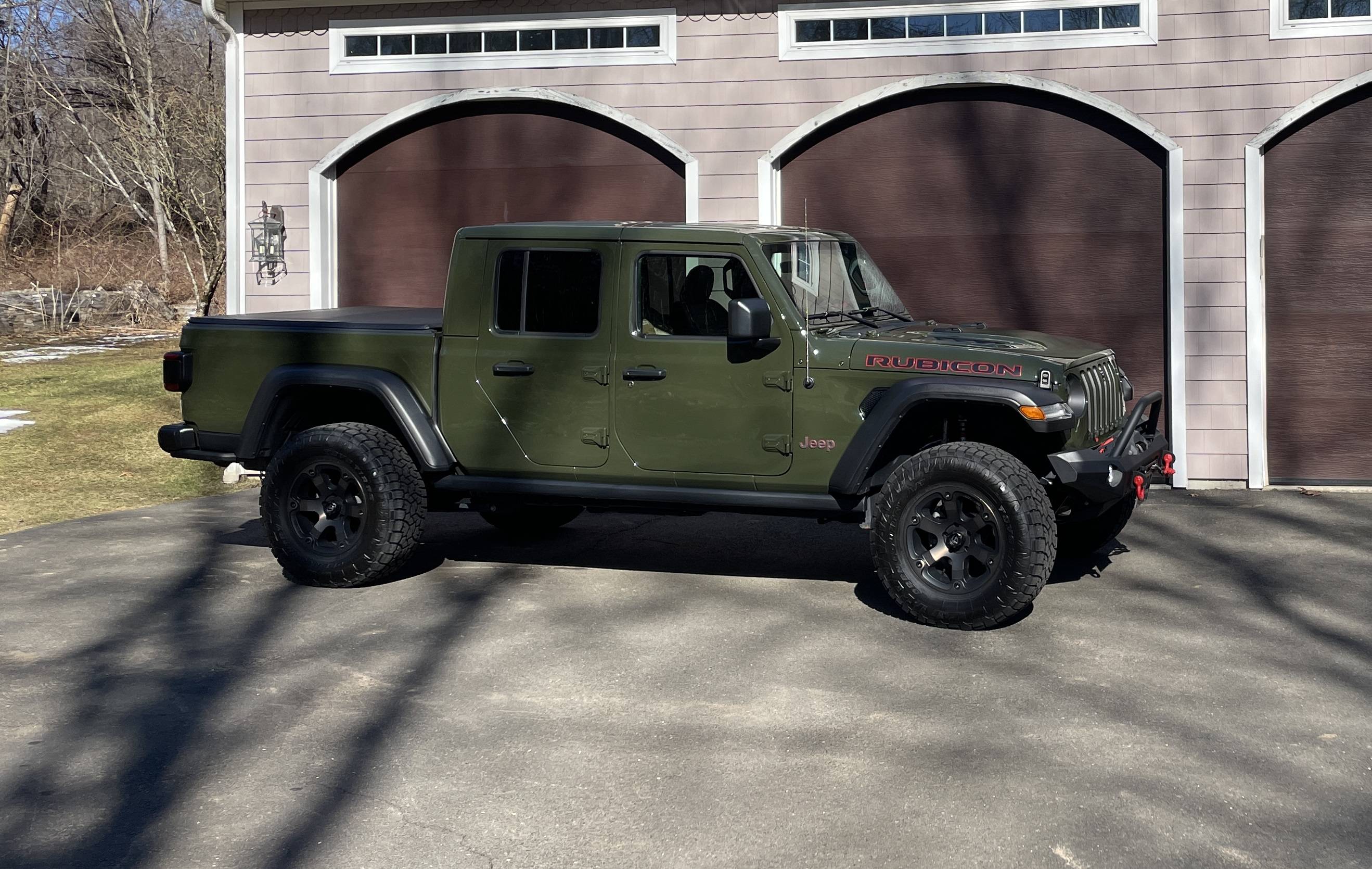 Jeep Gladiator Car and Driver: Would you rather? Gladiator vs GMC Canyon IMG_8093.JPG