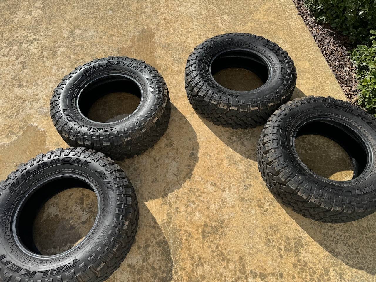 Jeep Gladiator Set of 4 Falken Wildpeak MT 285/70R17 IMG_0771 (1)