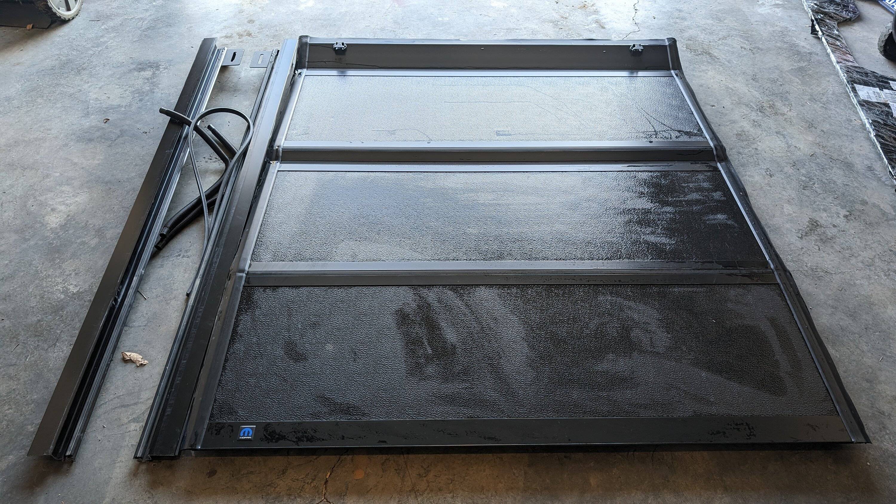 Jeep Gladiator Mopar Tri-Fold Hard Tonneau PXL_20240207_215600005
