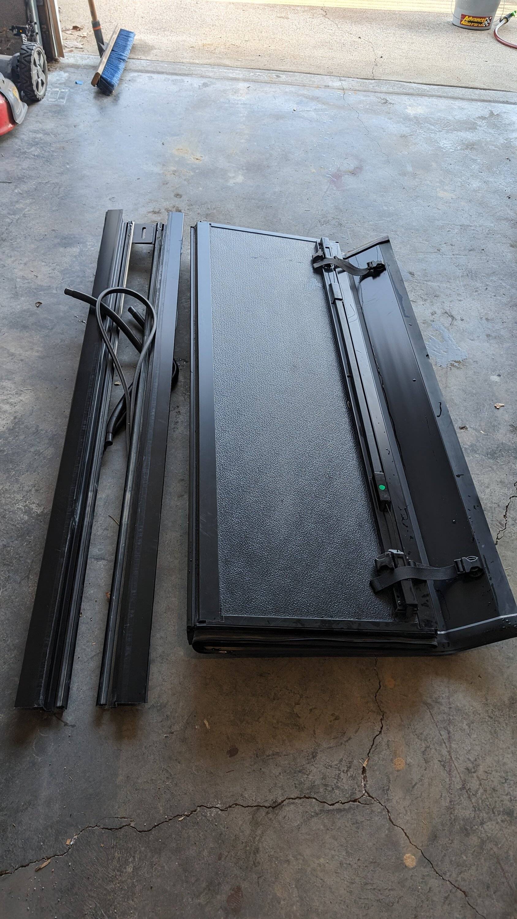 Jeep Gladiator Mopar Tri-Fold Hard Tonneau PXL_20240207_215642908