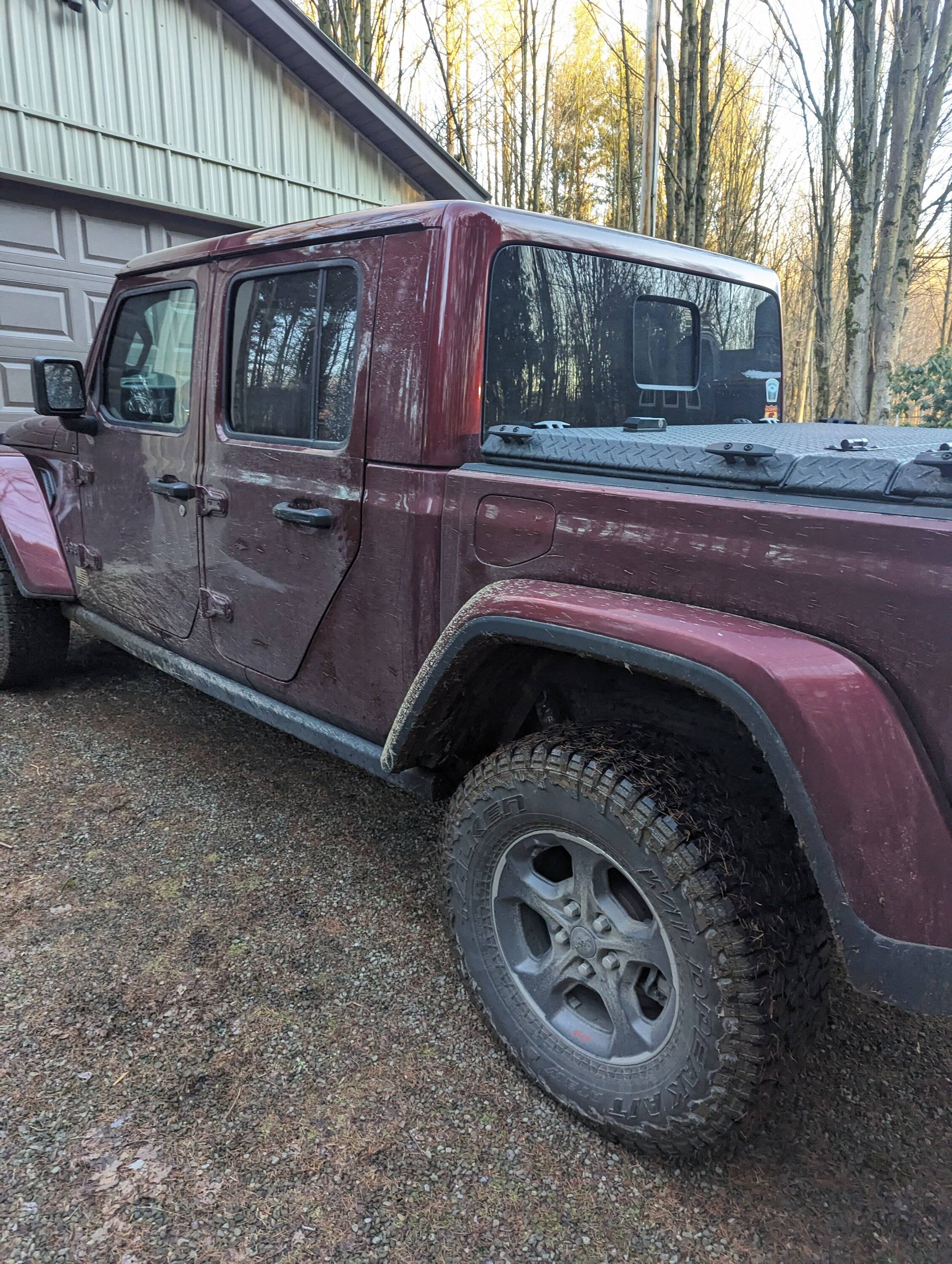 Jeep Gladiator Looking for a Bed rack installation shop on my Diamondback HD cover PXL_20240203_215657343.MP