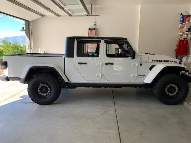 Jeep Gladiator 2022 Gladiator Mojave IMG_1086 (1)