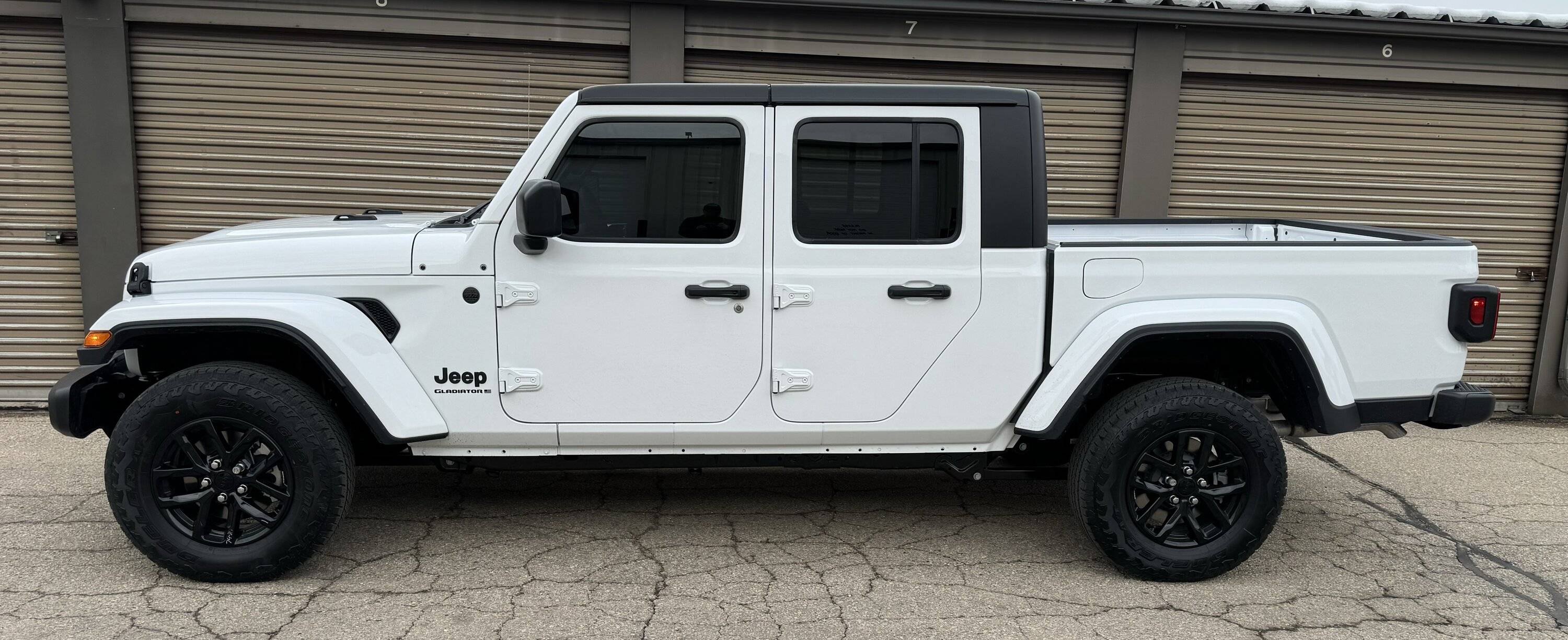 Jeep Gladiator Meet my '23 Sport S. IMG_3181