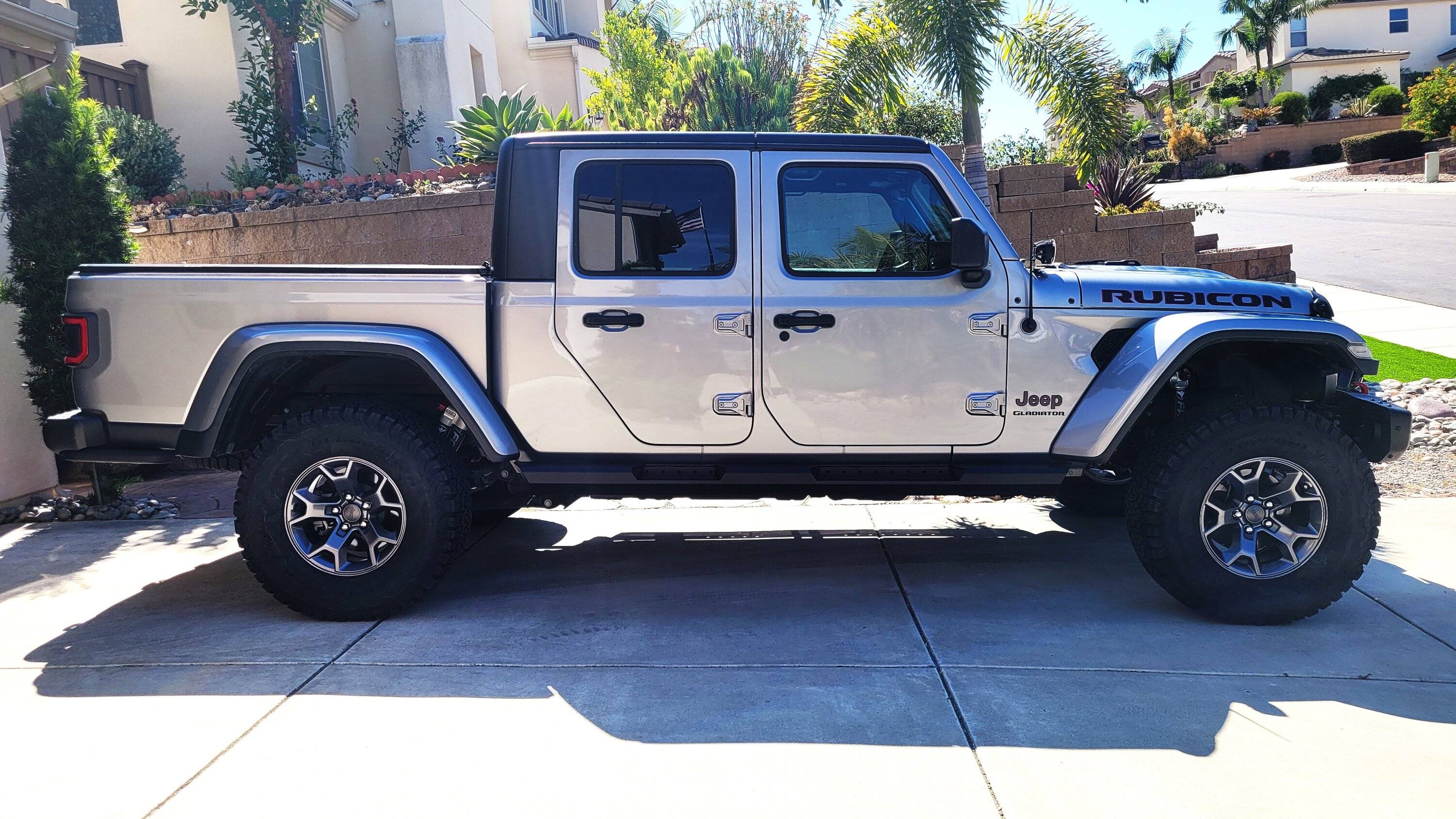 Jeep Gladiator Gladiators on Mopar 2" Lift Kit 20230712_153117