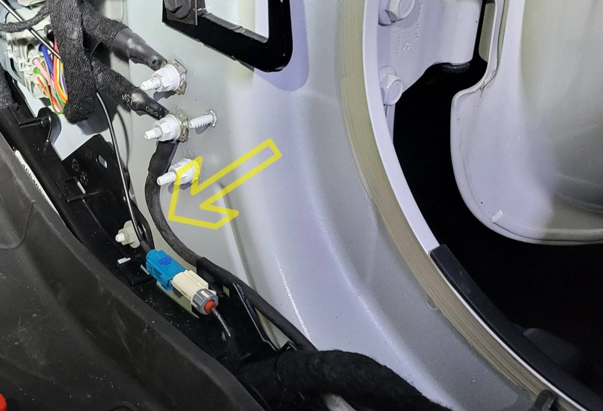 Jeep Gladiator Mopar Trail Cam DIY Installation - 2023 Diesel Gladiator Rubicon 20240210_174936